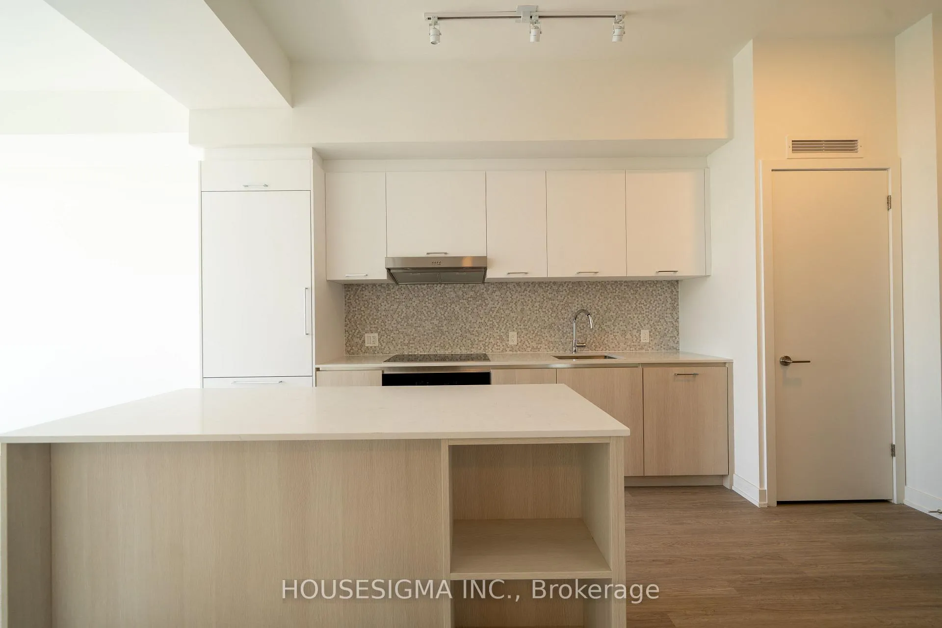 Photo 1 of Unit 623, 8188 Yonge Street, Vaughan, Uplands — HOMEH