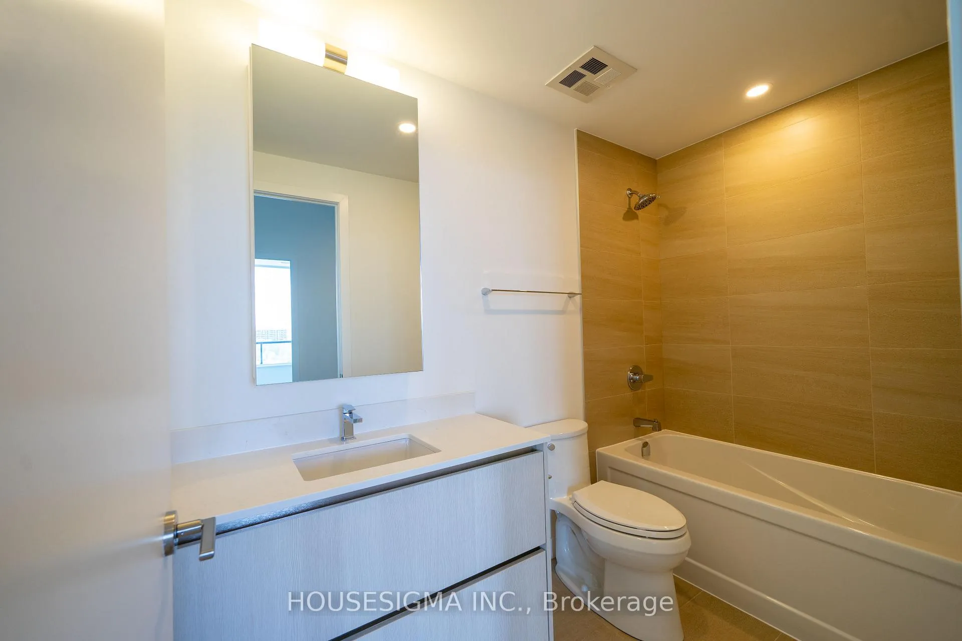 Photo 2 of Unit 623, 8188 Yonge Street, Vaughan, Uplands — HOMEH