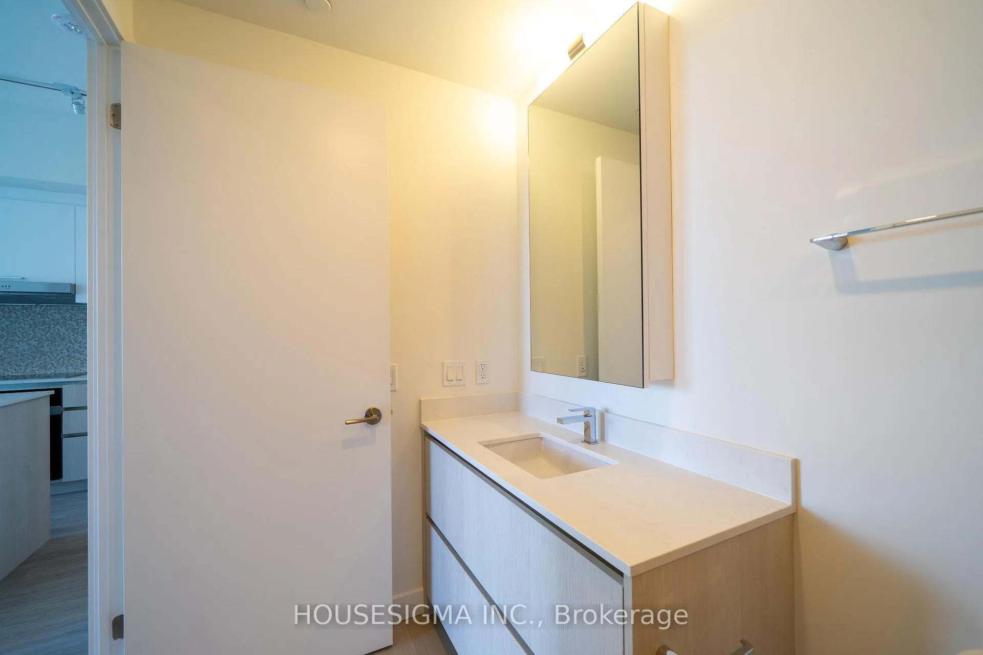 Photo 3 of Unit 623, 8188 Yonge Street, Vaughan, Uplands — HOMEH