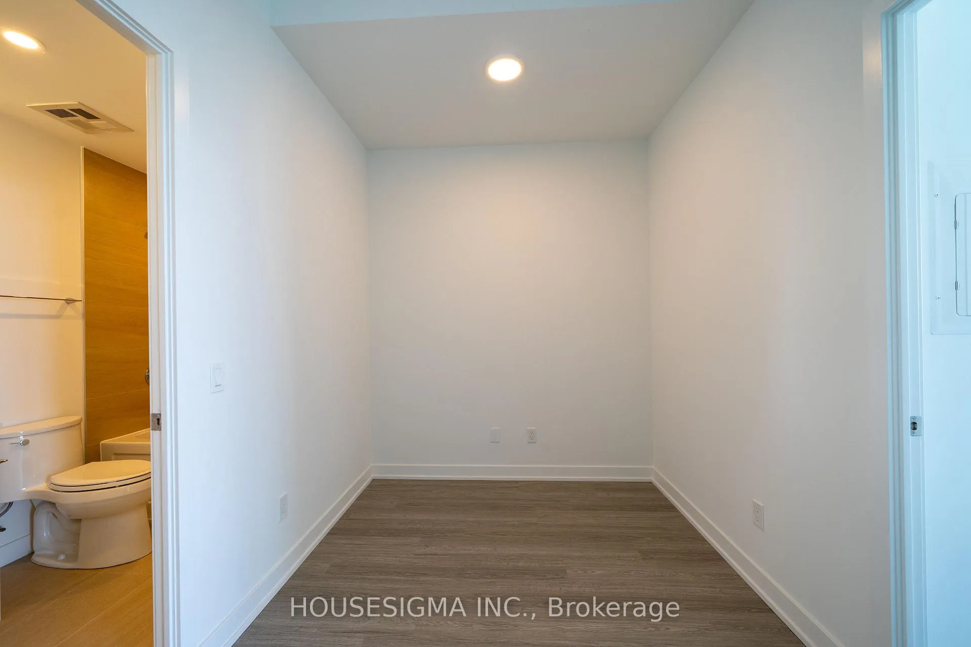 Photo 4 of Unit 623, 8188 Yonge Street, Vaughan, Uplands — HOMEH