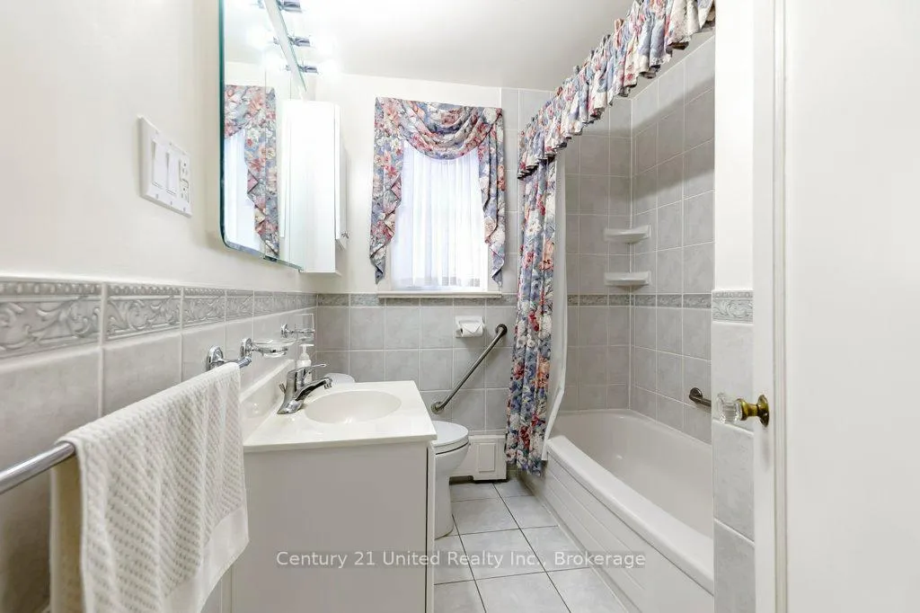 Photo 18 of 64 Renown Road, Etobicoke, Islington-City Centre West — HOMEH