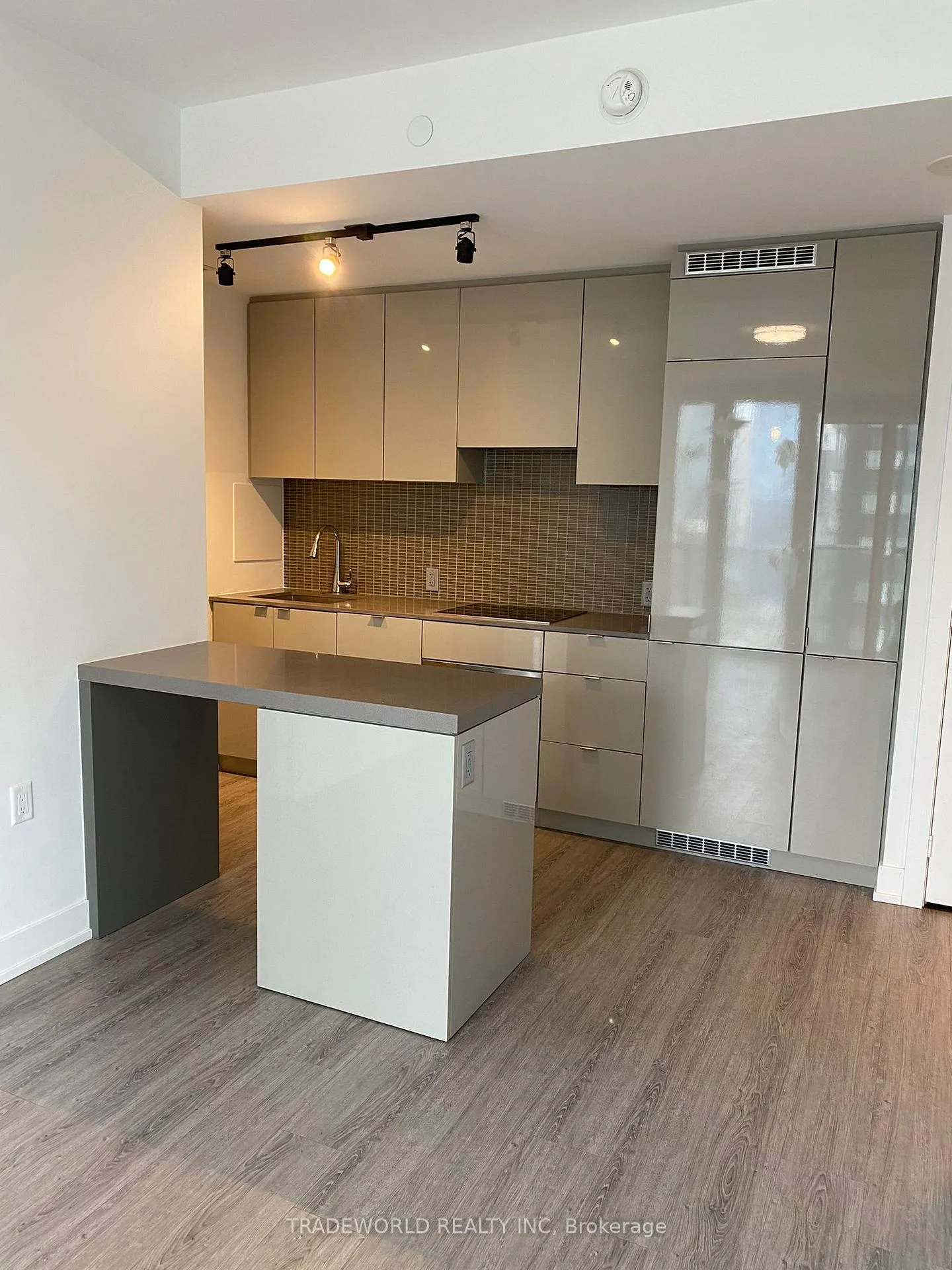 Photo 5 of Unit 2905, 7 Grenville Street, Toronto, Bay Street Corridor — HOMEH