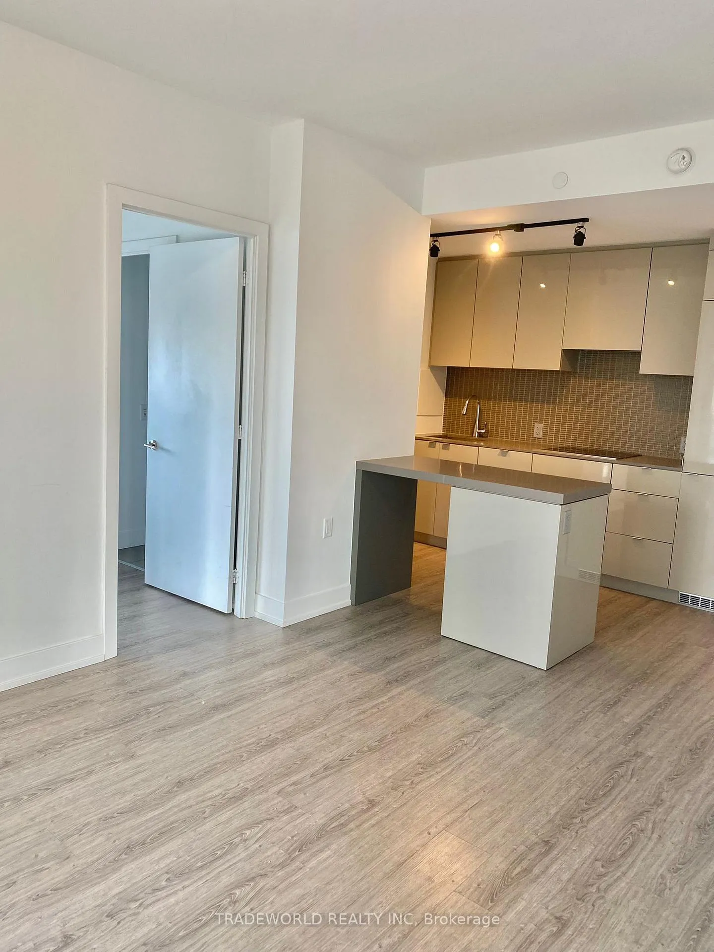 Photo 6 of Unit 2905, 7 Grenville Street, Toronto, Bay Street Corridor — HOMEH