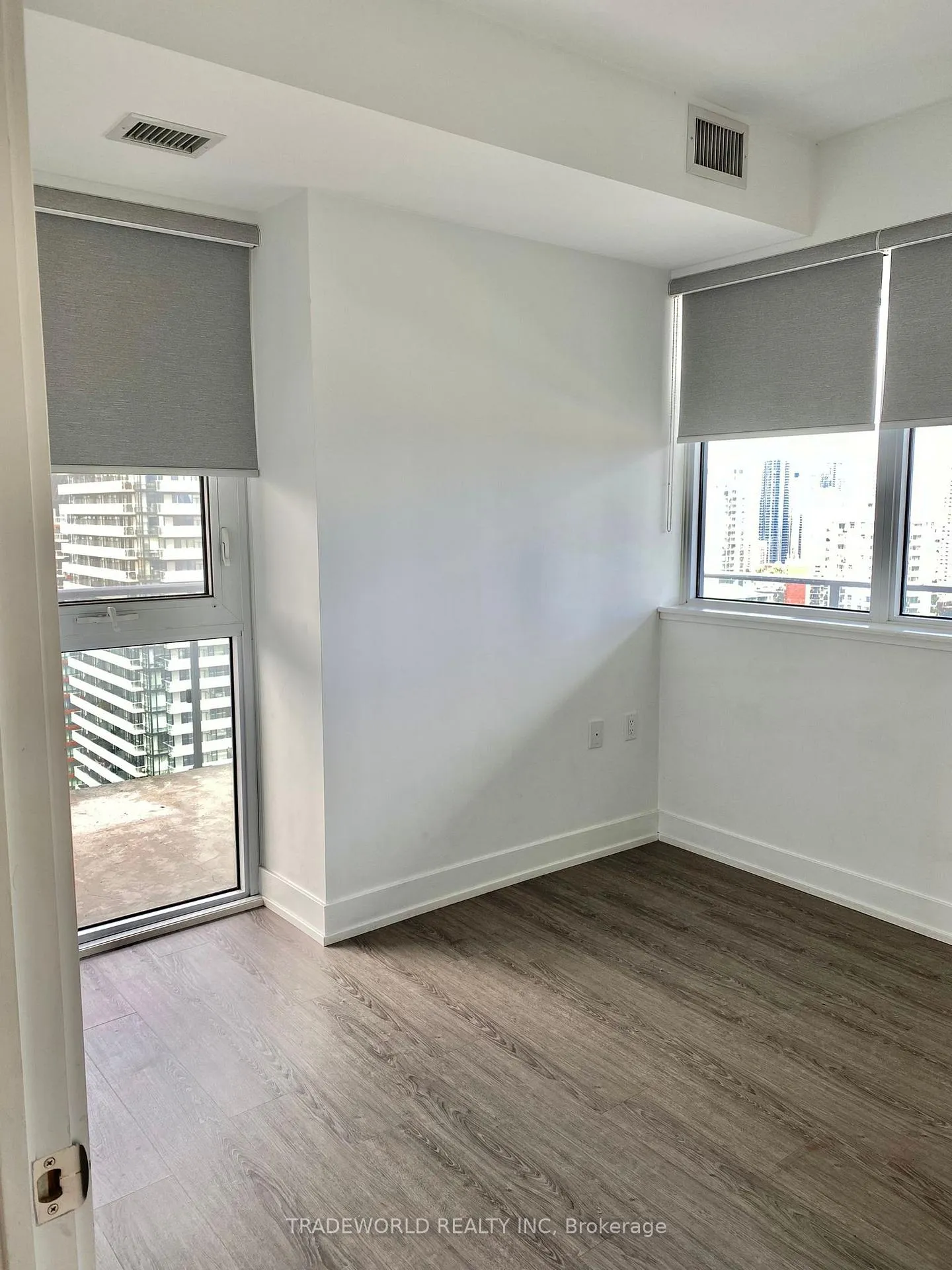 Photo 8 of Unit 2905, 7 Grenville Street, Toronto, Bay Street Corridor — HOMEH
