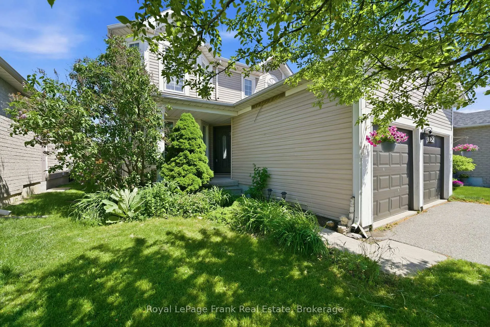 Photo 2 of 98 Rustwood Street, Clarington, Bowmanville — HOMEH