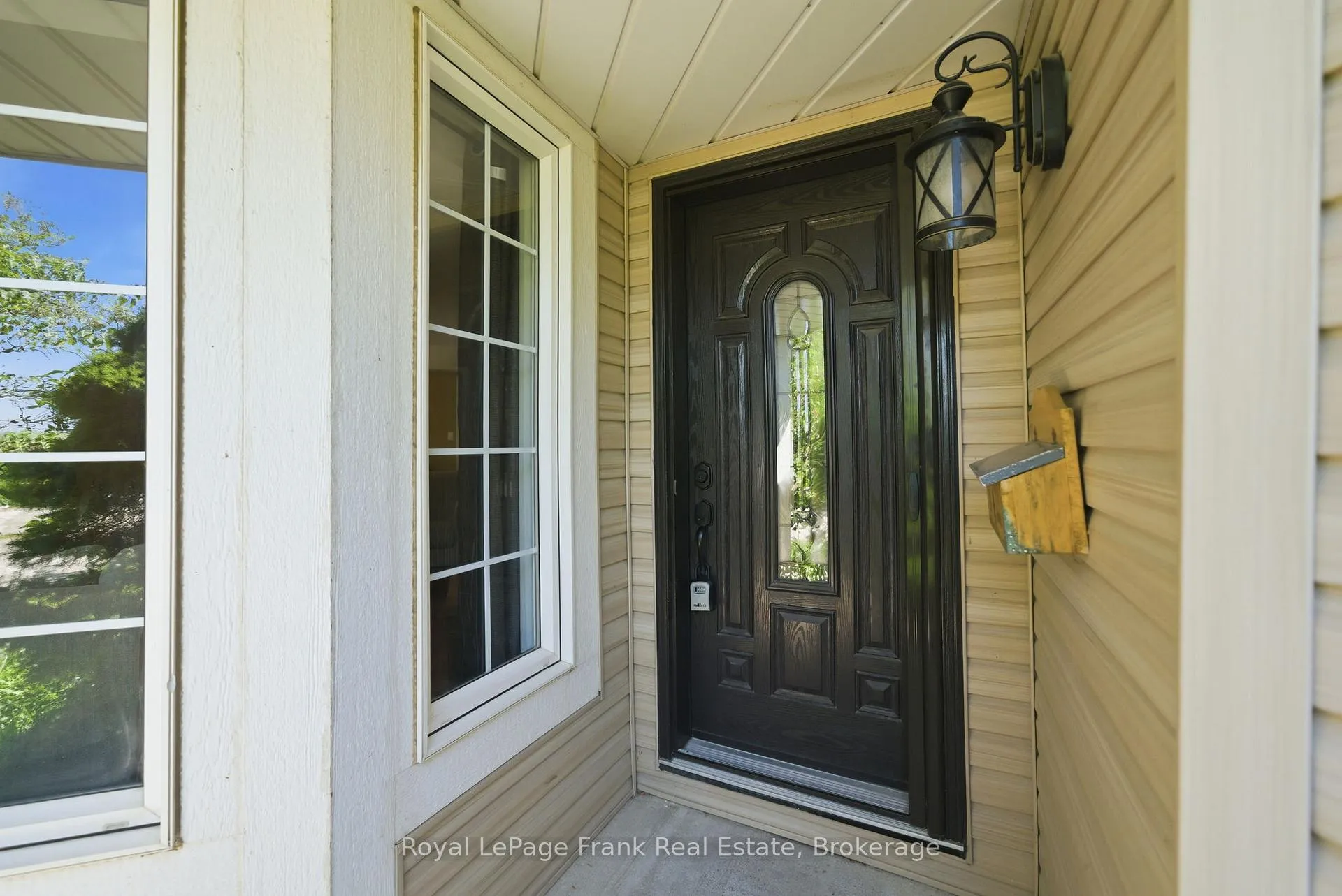 Photo 4 of 98 Rustwood Street, Clarington, Bowmanville — HOMEH