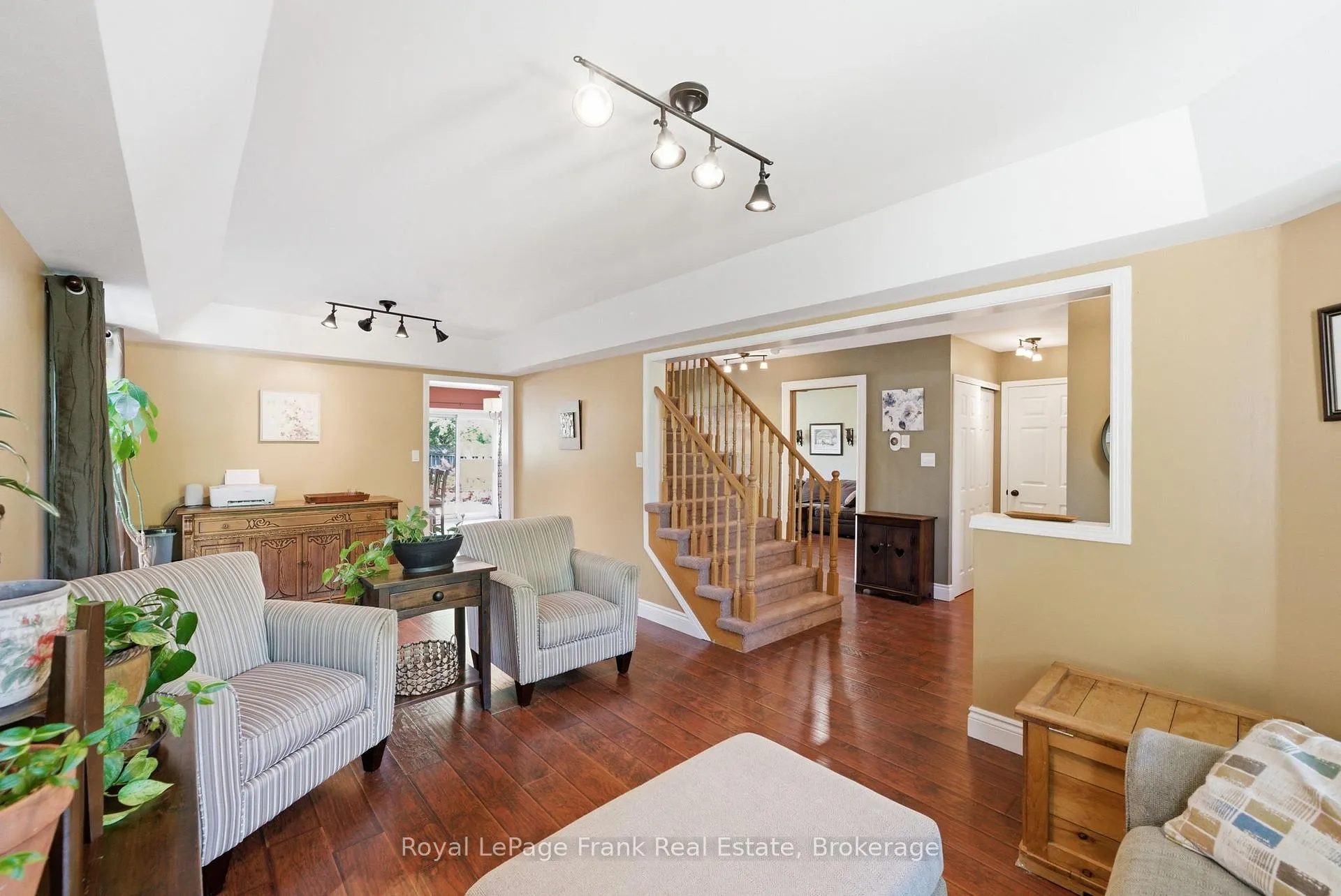 Photo 7 of 98 Rustwood Street, Clarington, Bowmanville — HOMEH
