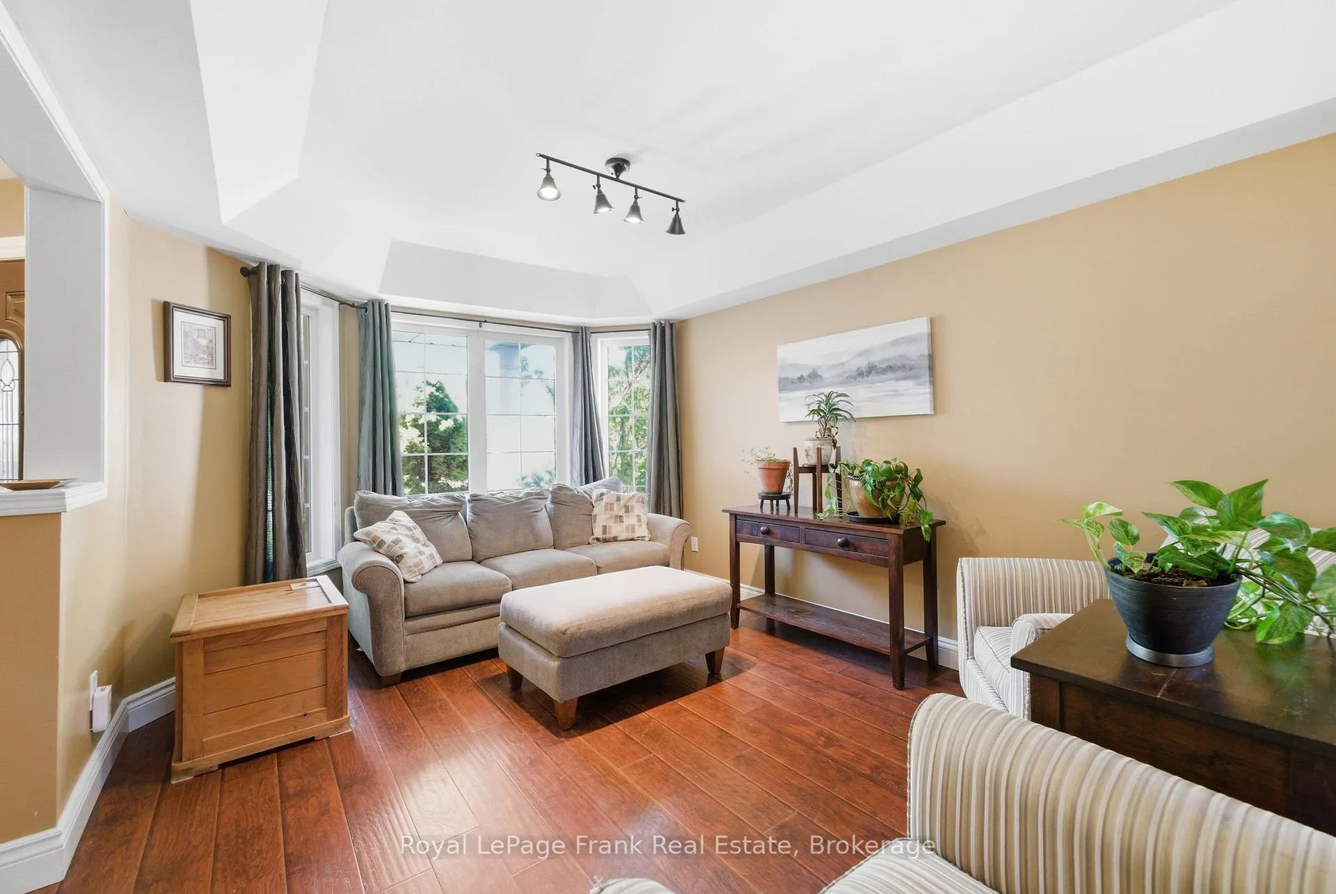 Photo 9 of 98 Rustwood Street, Clarington, Bowmanville — HOMEH
