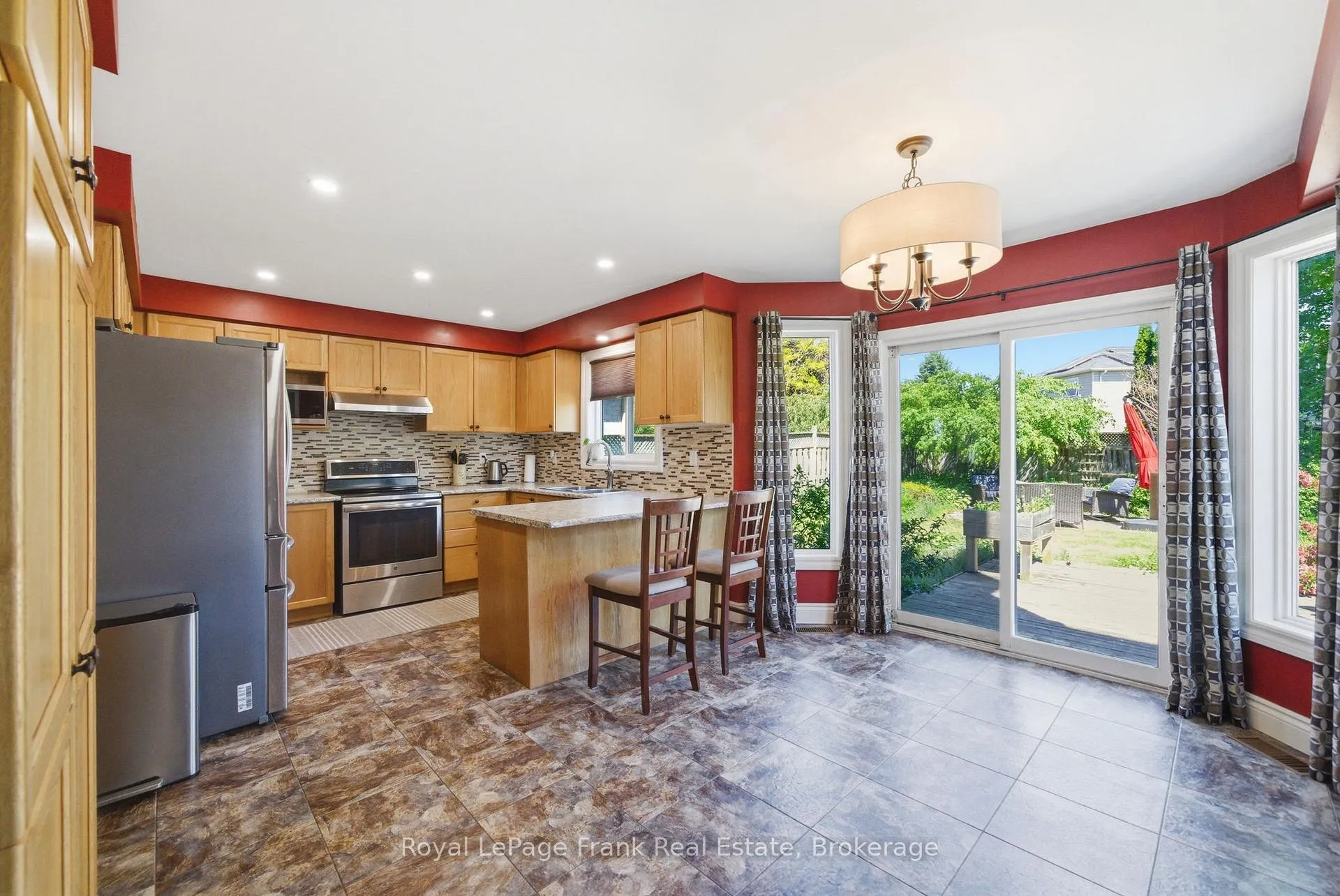 Photo 11 of 98 Rustwood Street, Clarington, Bowmanville — HOMEH