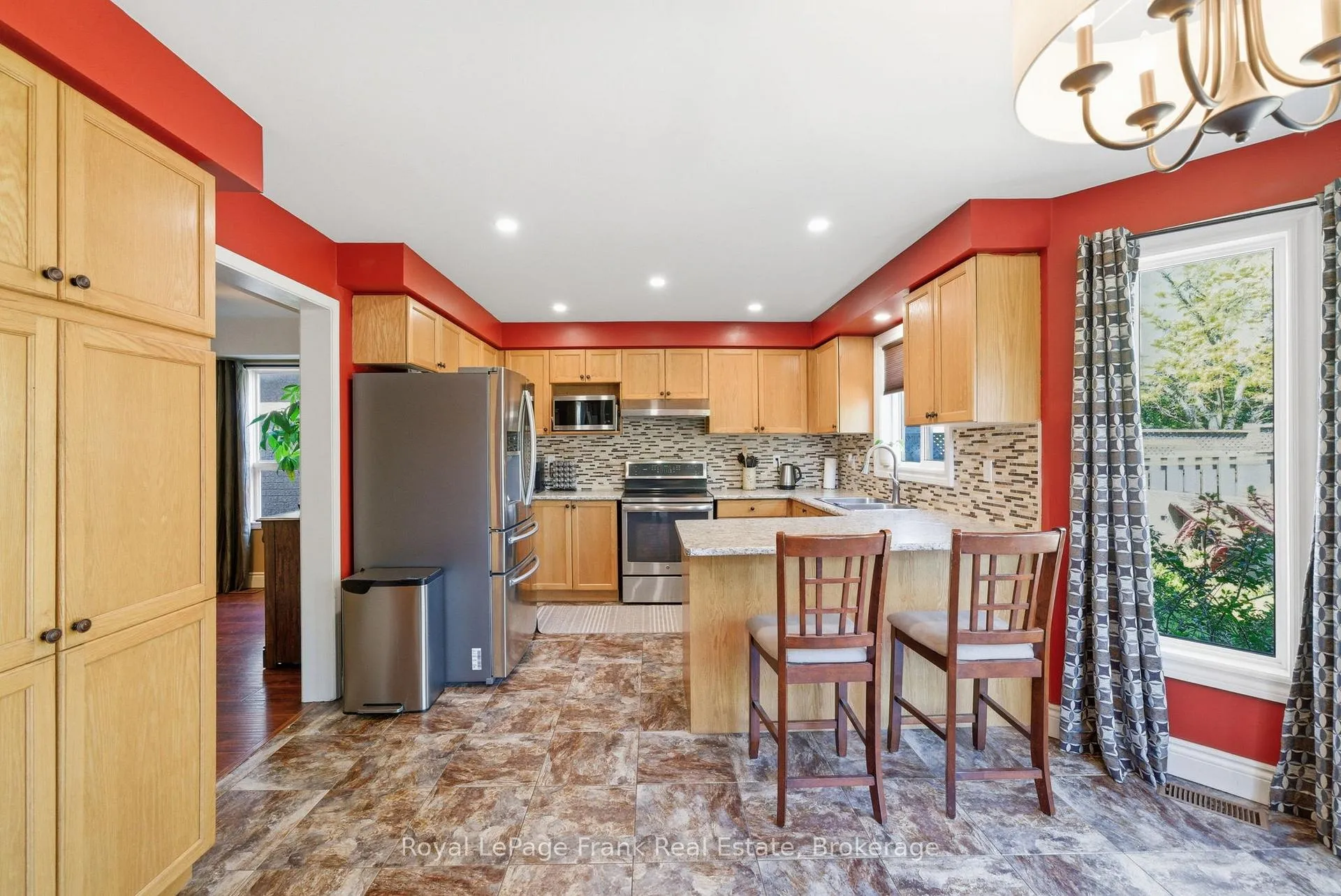 Photo 12 of 98 Rustwood Street, Clarington, Bowmanville — HOMEH