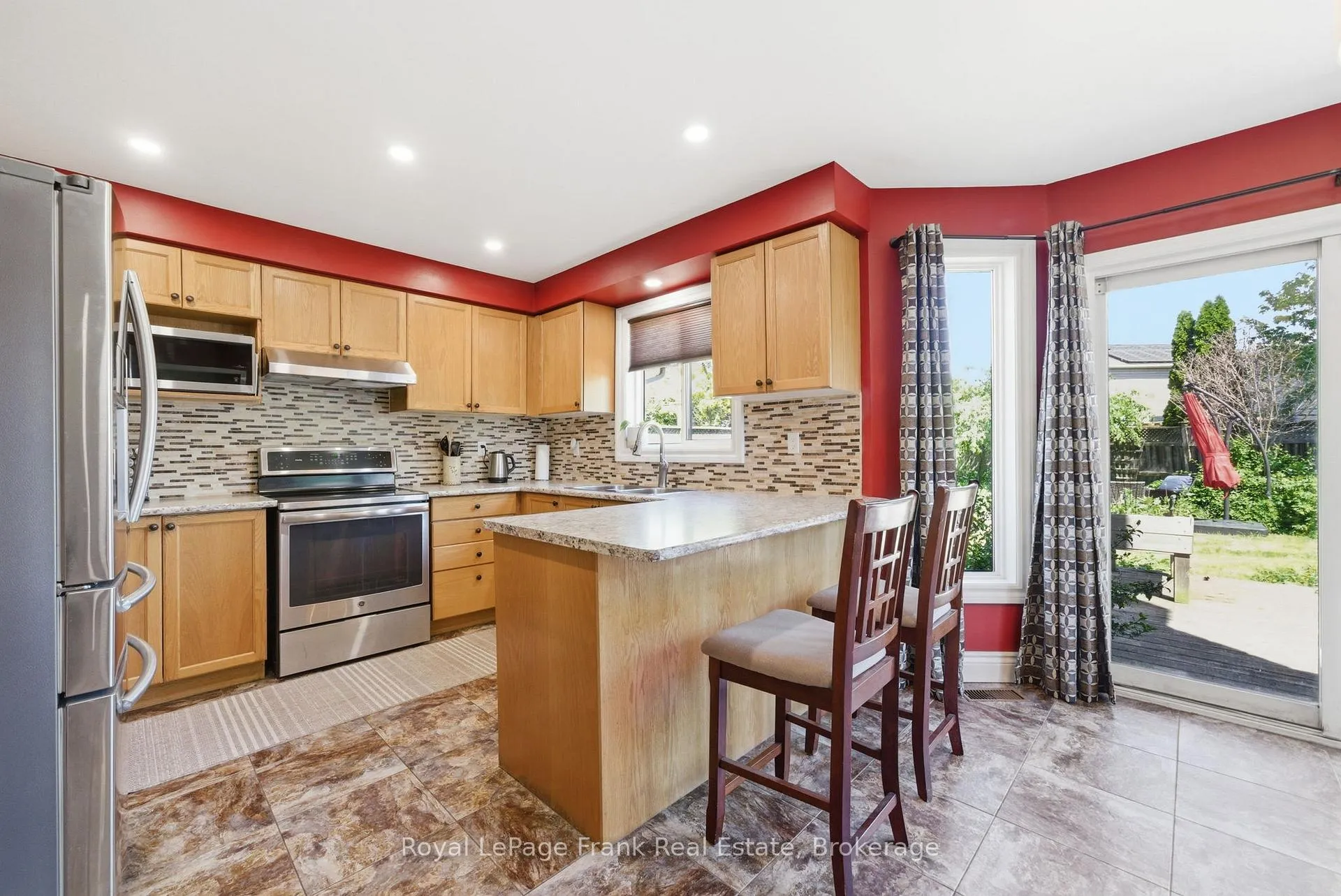 Photo 13 of 98 Rustwood Street, Clarington, Bowmanville — HOMEH