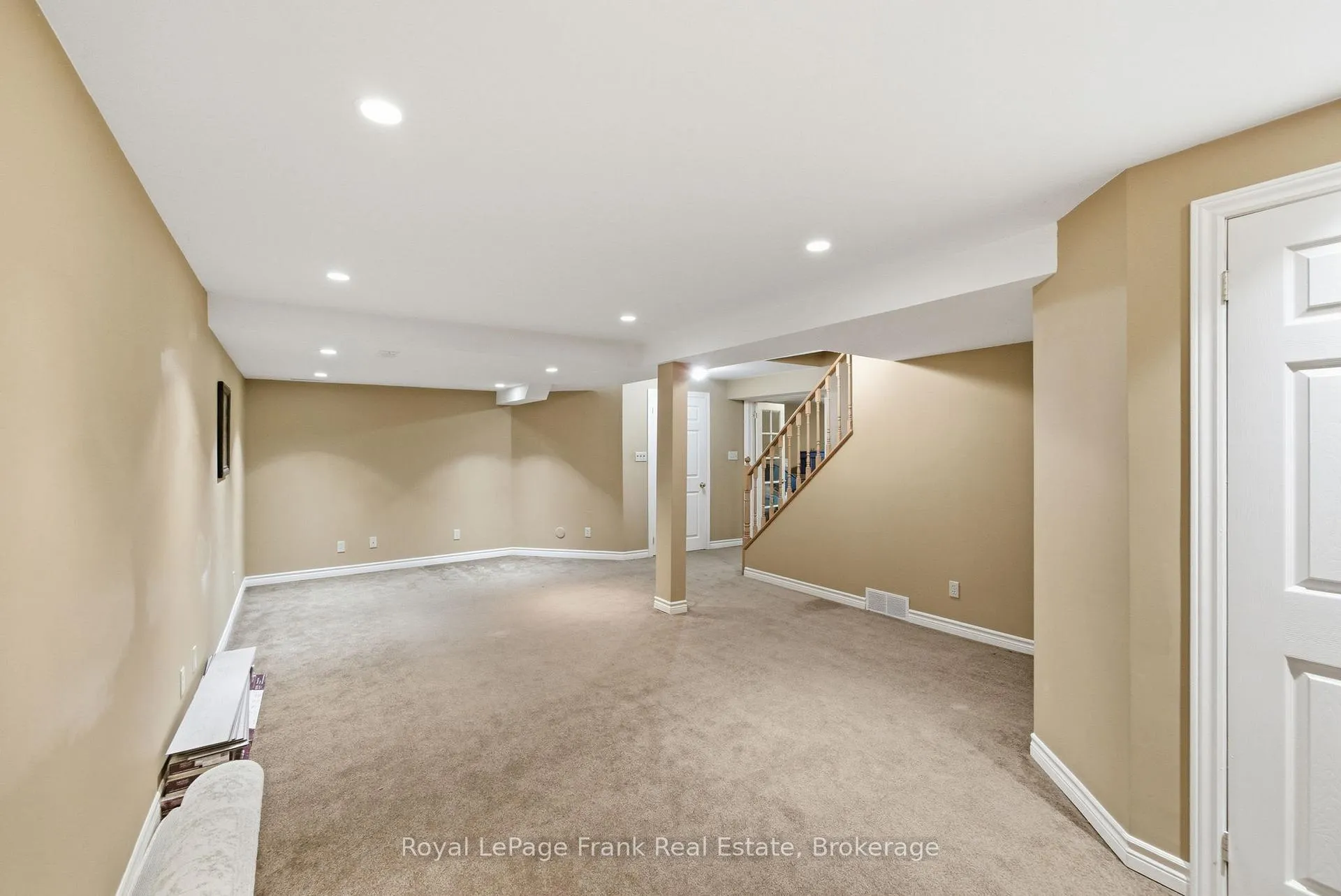 Photo 34 of 98 Rustwood Street, Clarington, Bowmanville — HOMEH