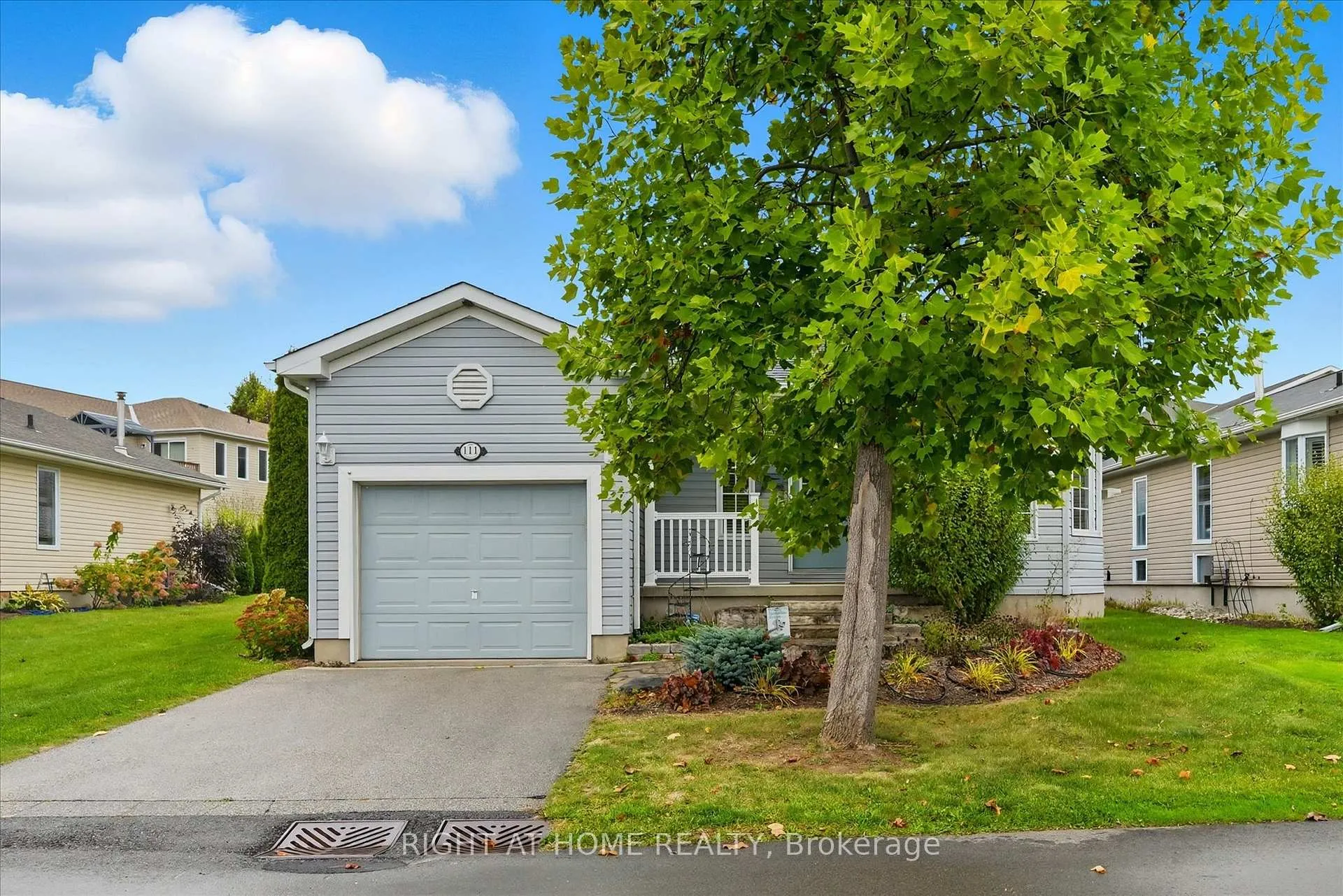 Photo 2 of 111 Gracehill Crescent, Hamilton, Freelton — HOMEH