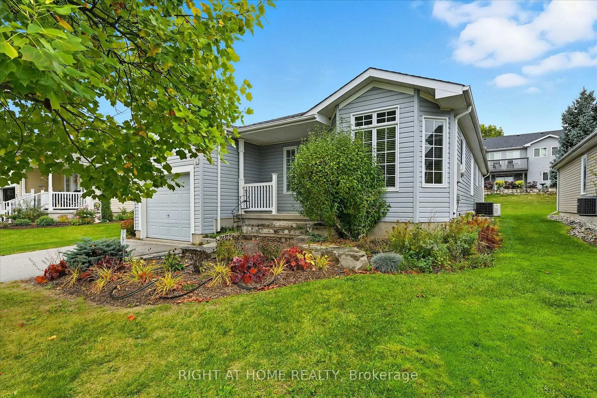 Photo 3 of 111 Gracehill Crescent, Hamilton, Freelton — HOMEH
