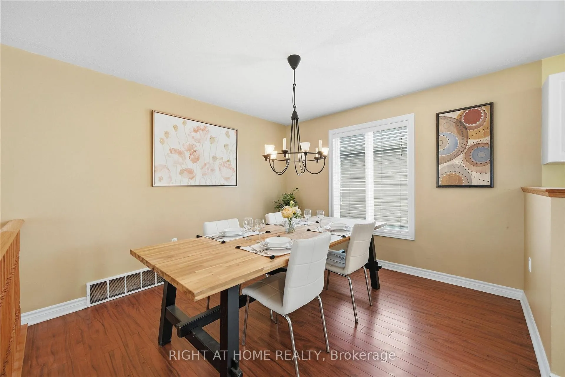 Photo 5 of 111 Gracehill Crescent, Hamilton, Freelton — HOMEH