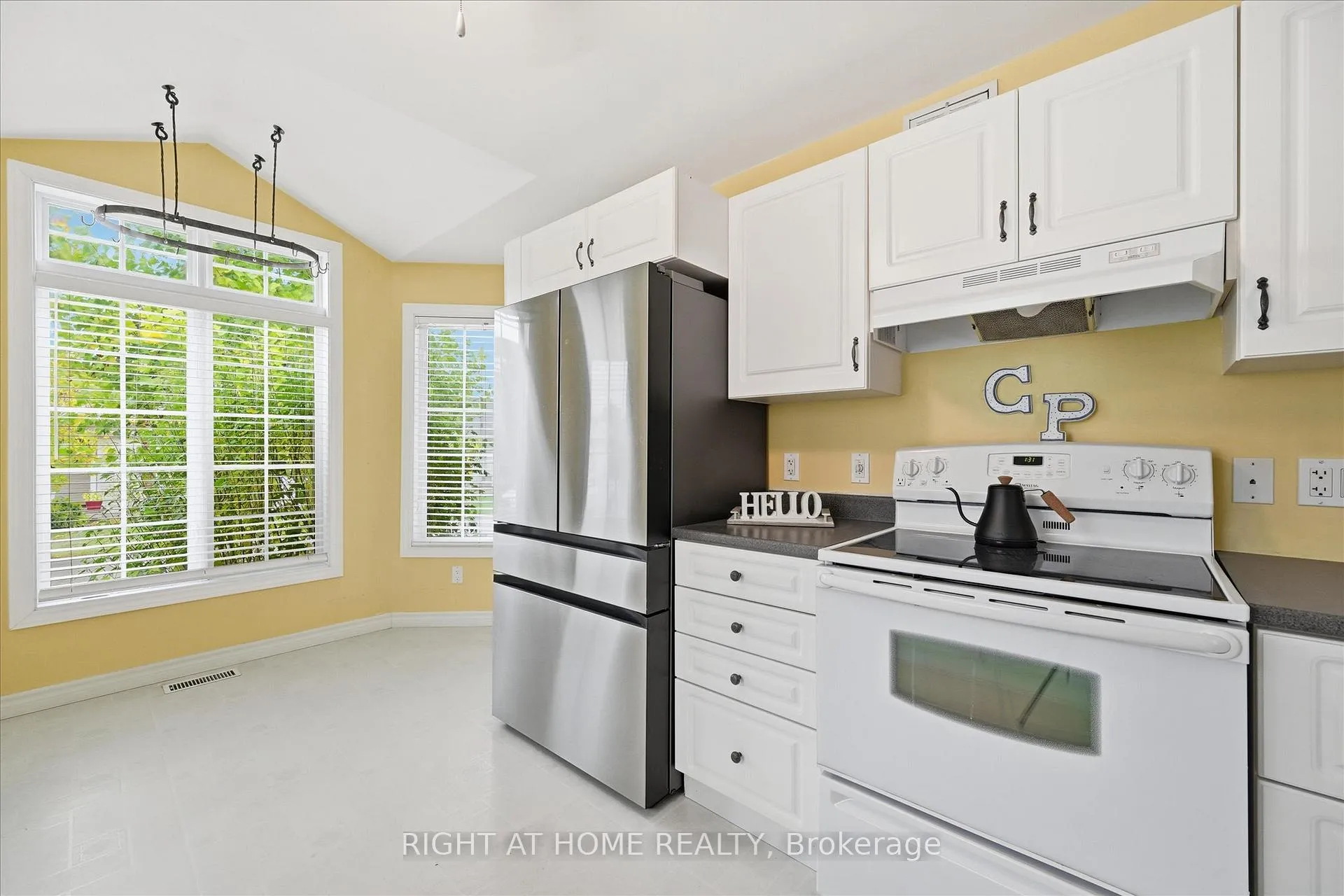 Photo 8 of 111 Gracehill Crescent, Hamilton, Freelton — HOMEH