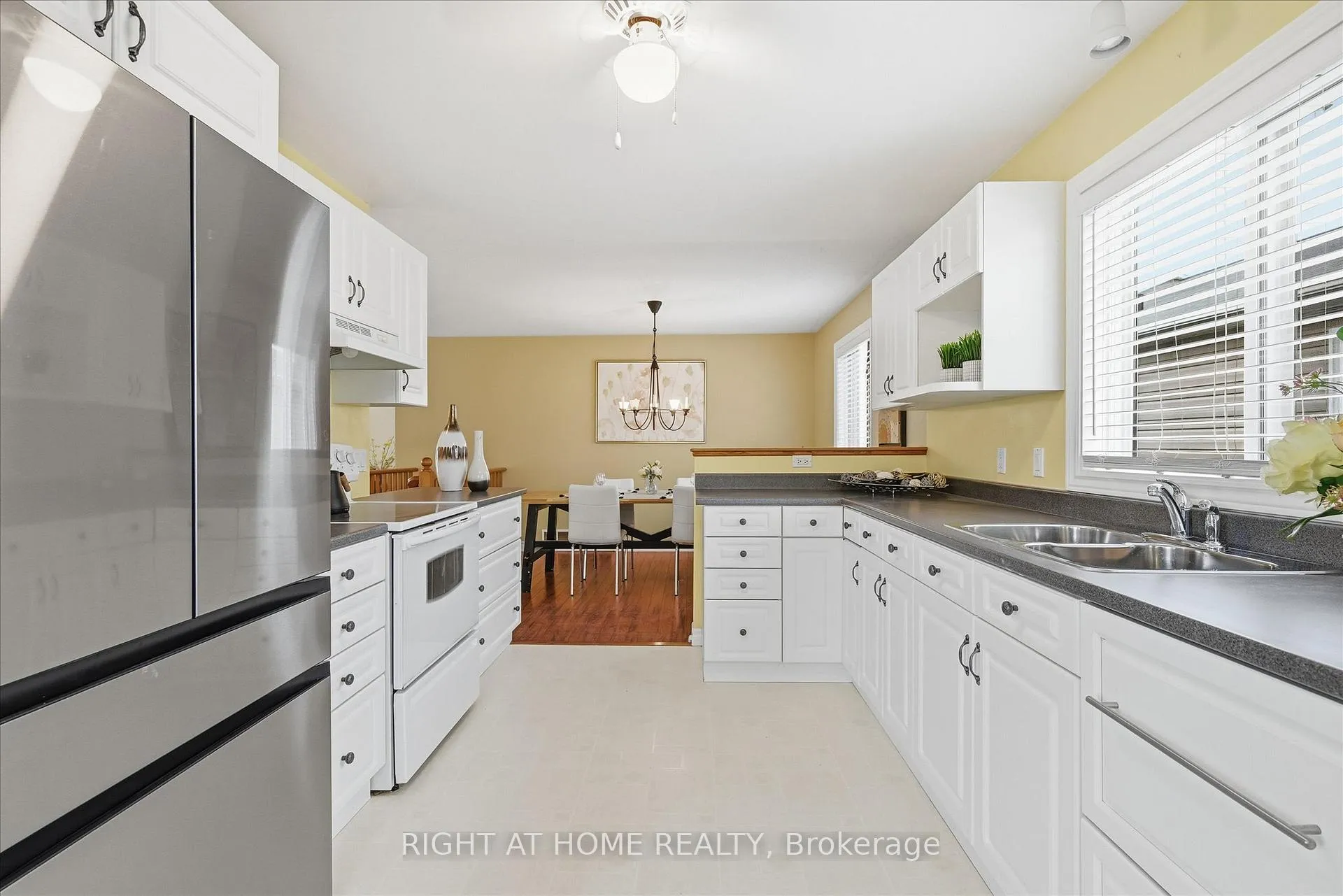 Photo 9 of 111 Gracehill Crescent, Hamilton, Freelton — HOMEH