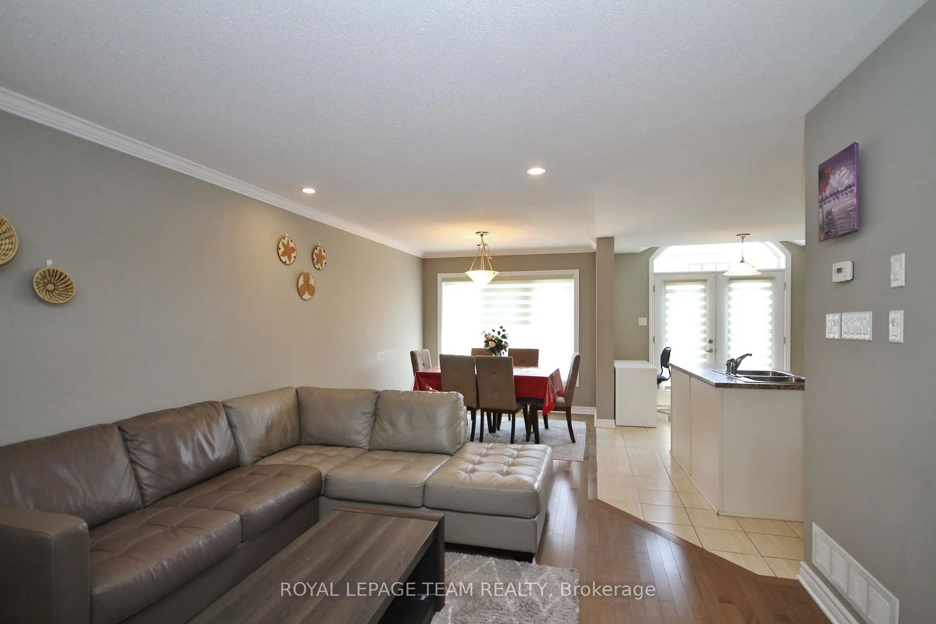 Photo 3 of 302 Tourmaline Crescent, Ottawa, Barrhaven - Strandherd — HOMEH