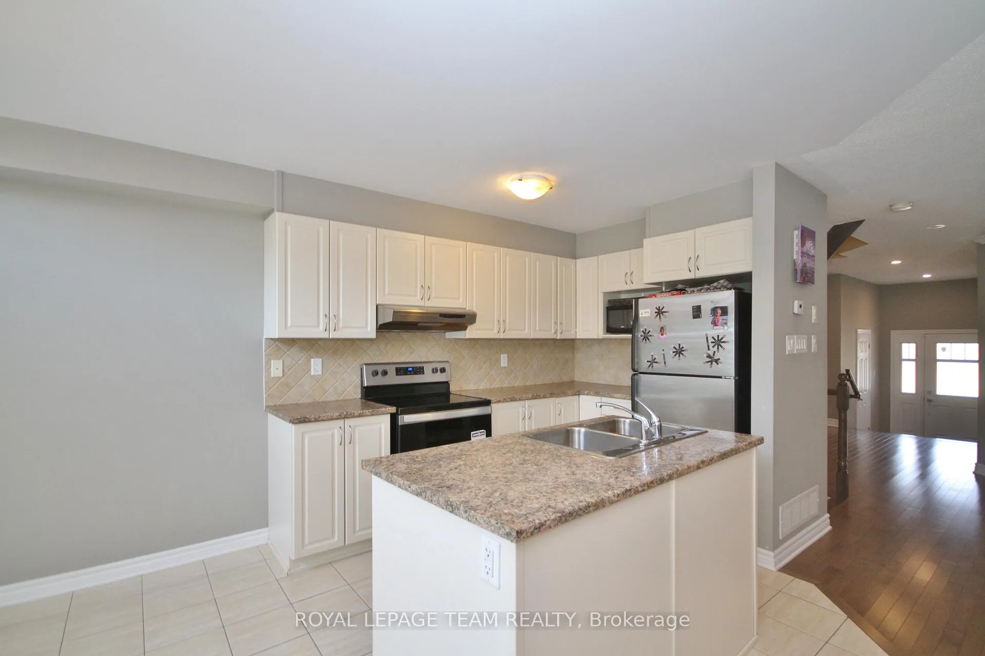 Photo 11 of 302 Tourmaline Crescent, Ottawa, Barrhaven - Strandherd — HOMEH