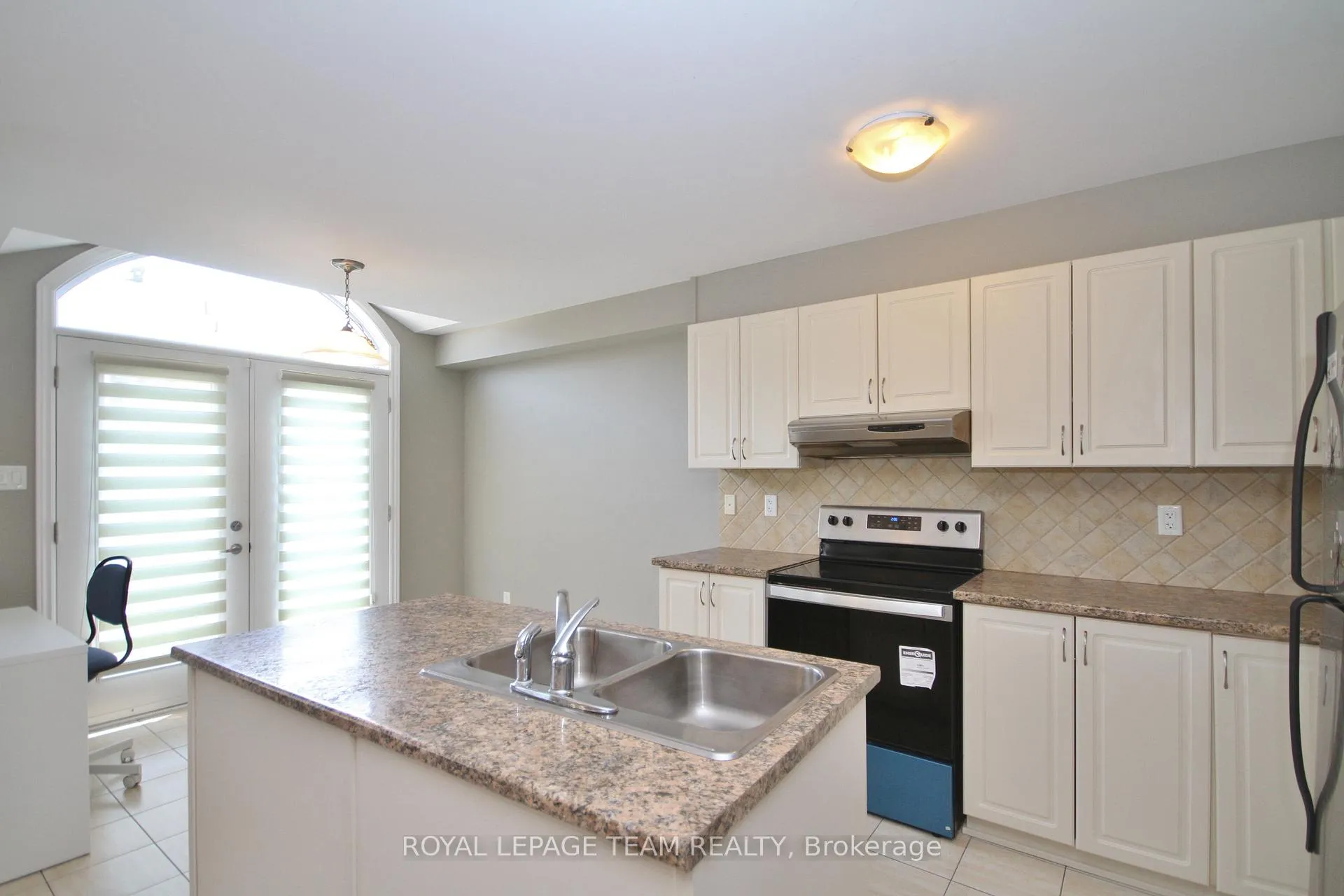 Photo 12 of 302 Tourmaline Crescent, Ottawa, Barrhaven - Strandherd — HOMEH