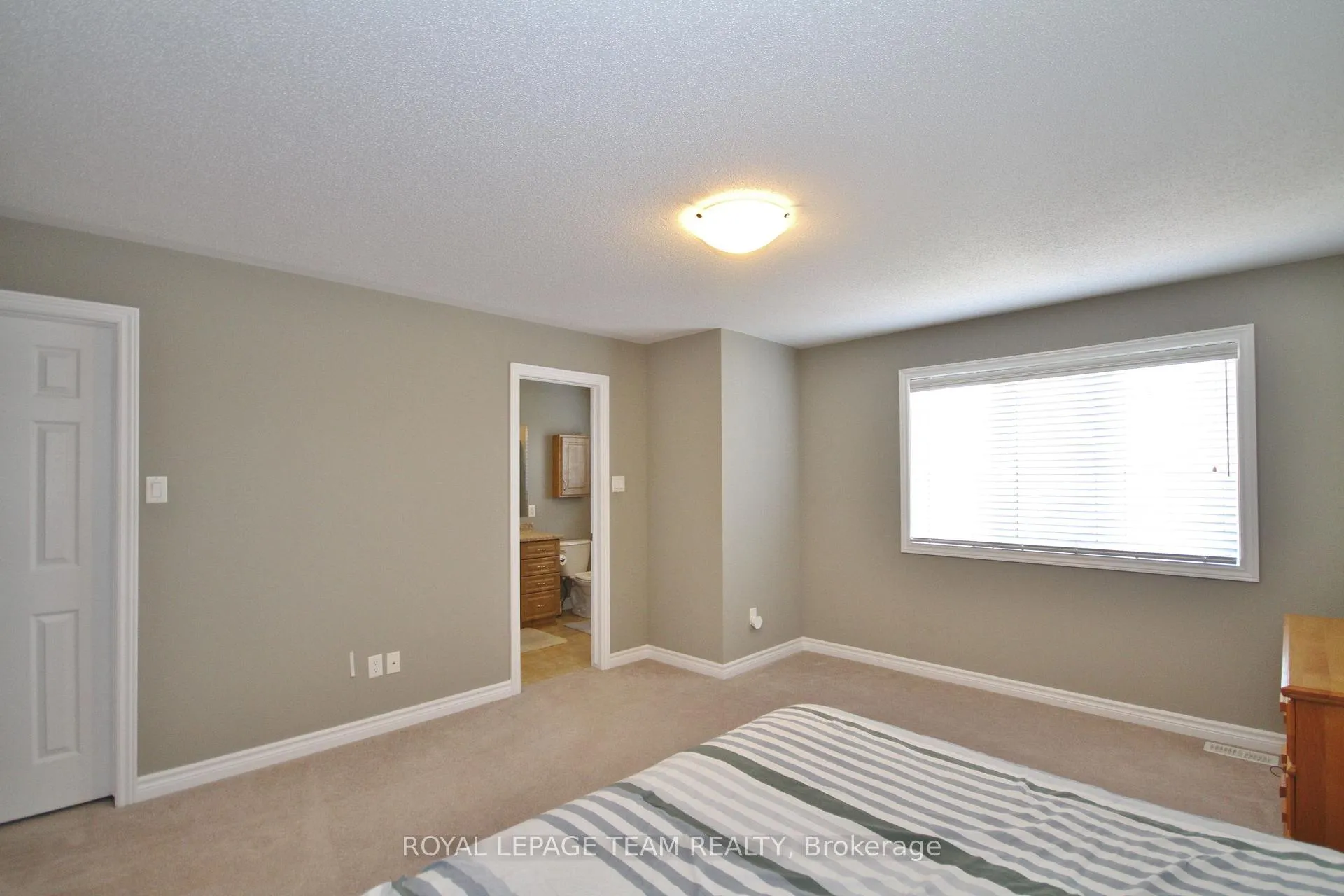 Photo 19 of 302 Tourmaline Crescent, Ottawa, Barrhaven - Strandherd — HOMEH