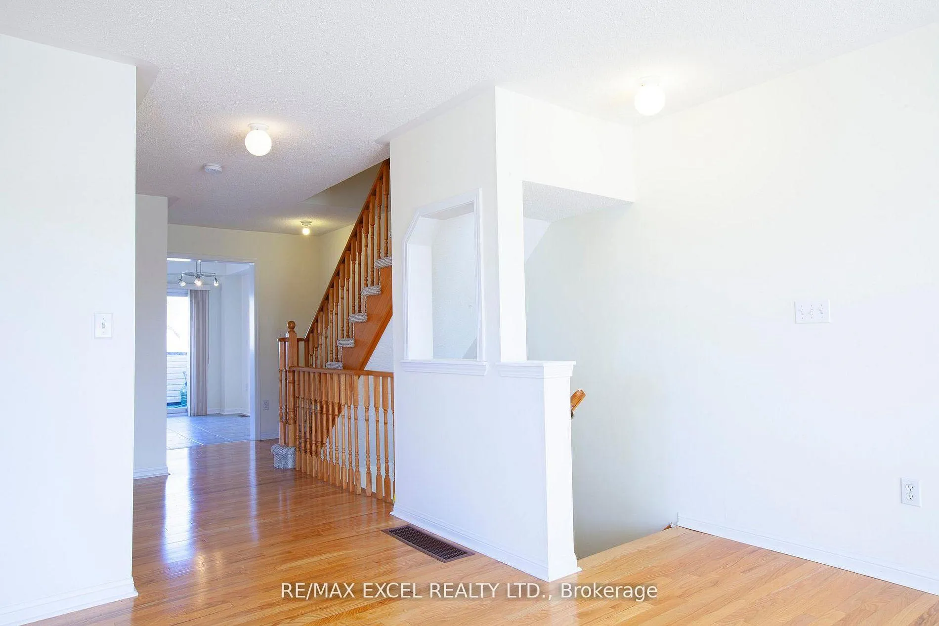Photo 15 of 14 Woltner Way, Markham, Village Green-South Unionville — HOMEH