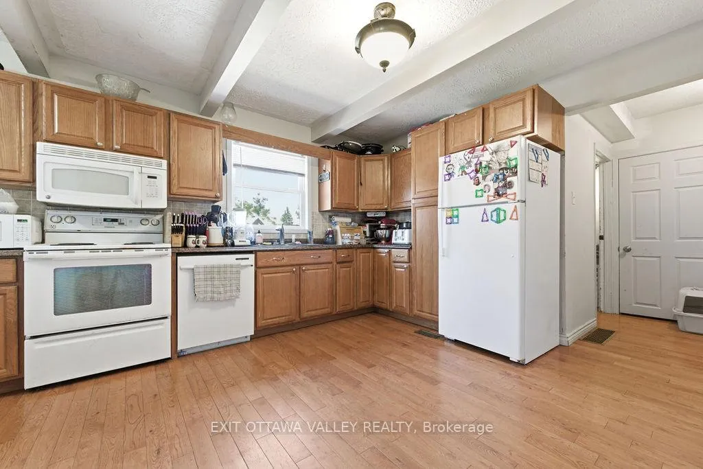 Photo 4 of 341 Craig Street, Pembroke — HOMEH