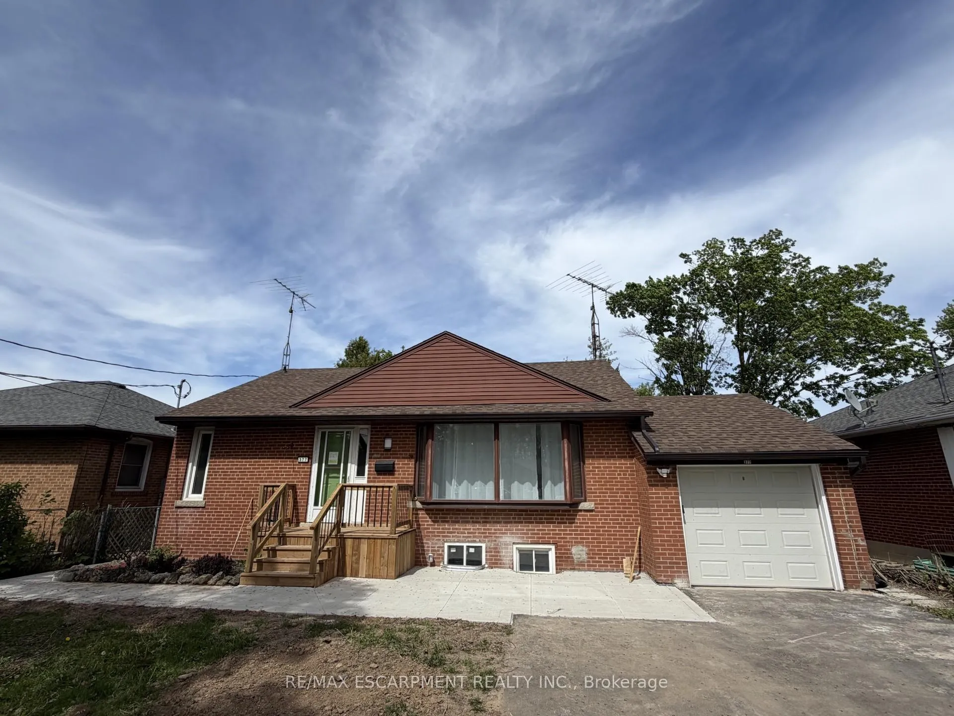 Front of Unit LOWER, 377 Martin Street
