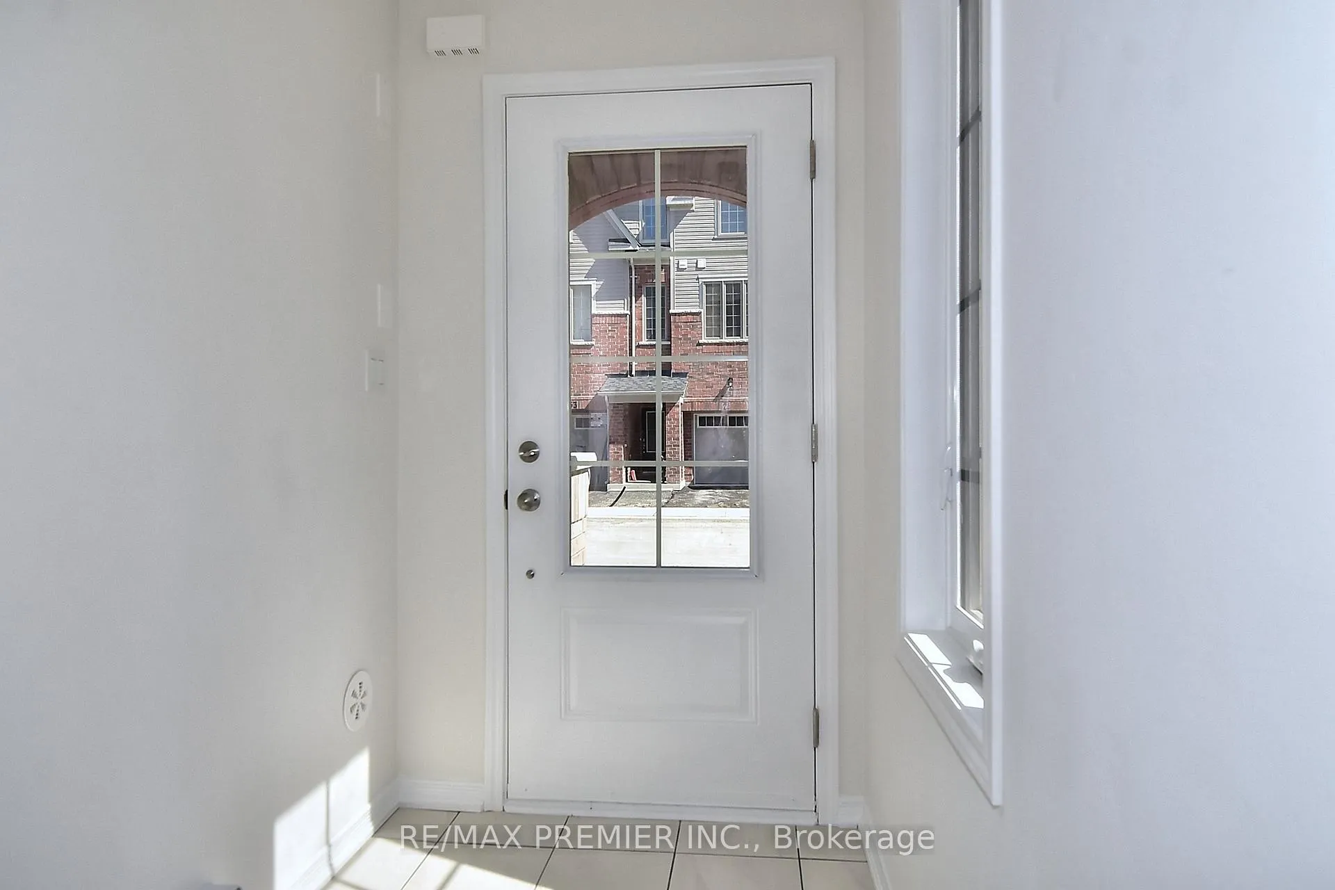 Photo 3 of Unit 144, 2552 Mojave Path, Oshawa, Windfields — HOMEH