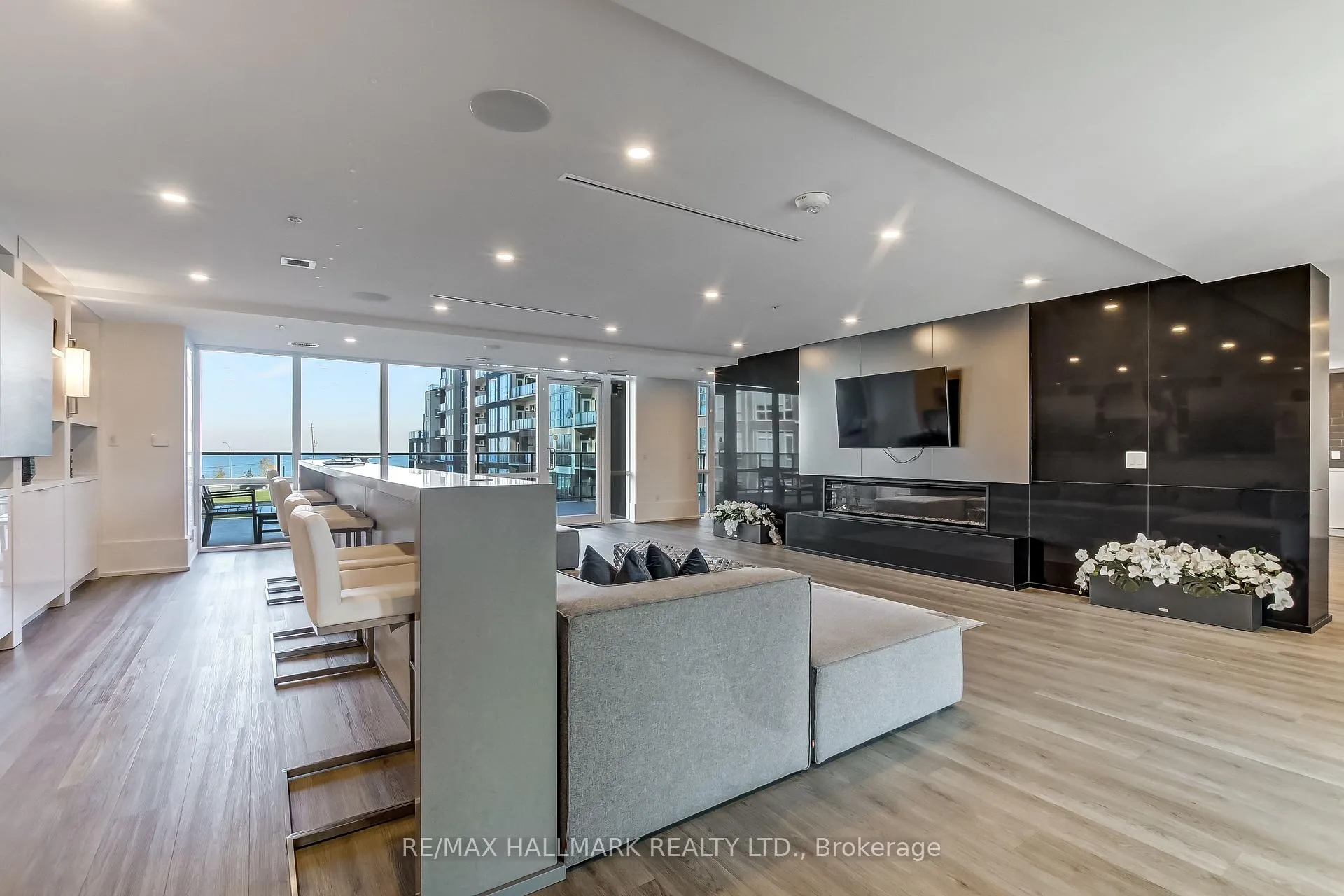 Photo 26 of Unit 807, 16 Concord Place, Grimsby, Grimsby Beach — HOMEH