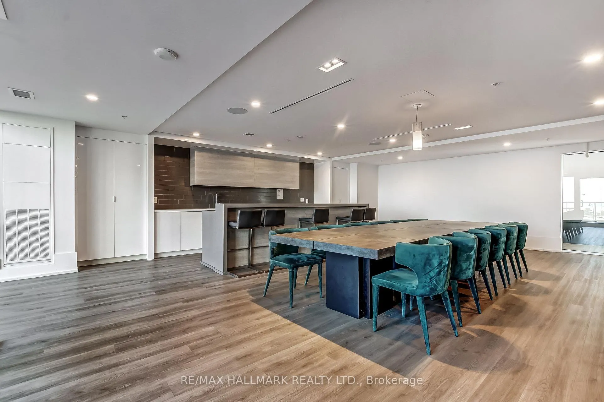 Photo 27 of Unit 807, 16 Concord Place, Grimsby, Grimsby Beach — HOMEH