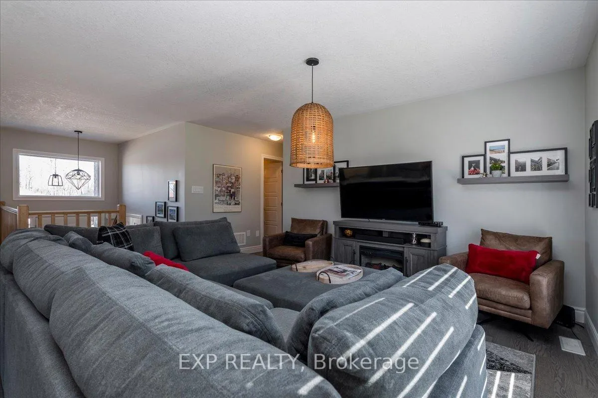 Photo 13 of 51 Hunter Avenue, Tay, Victoria Harbour — HOMEH