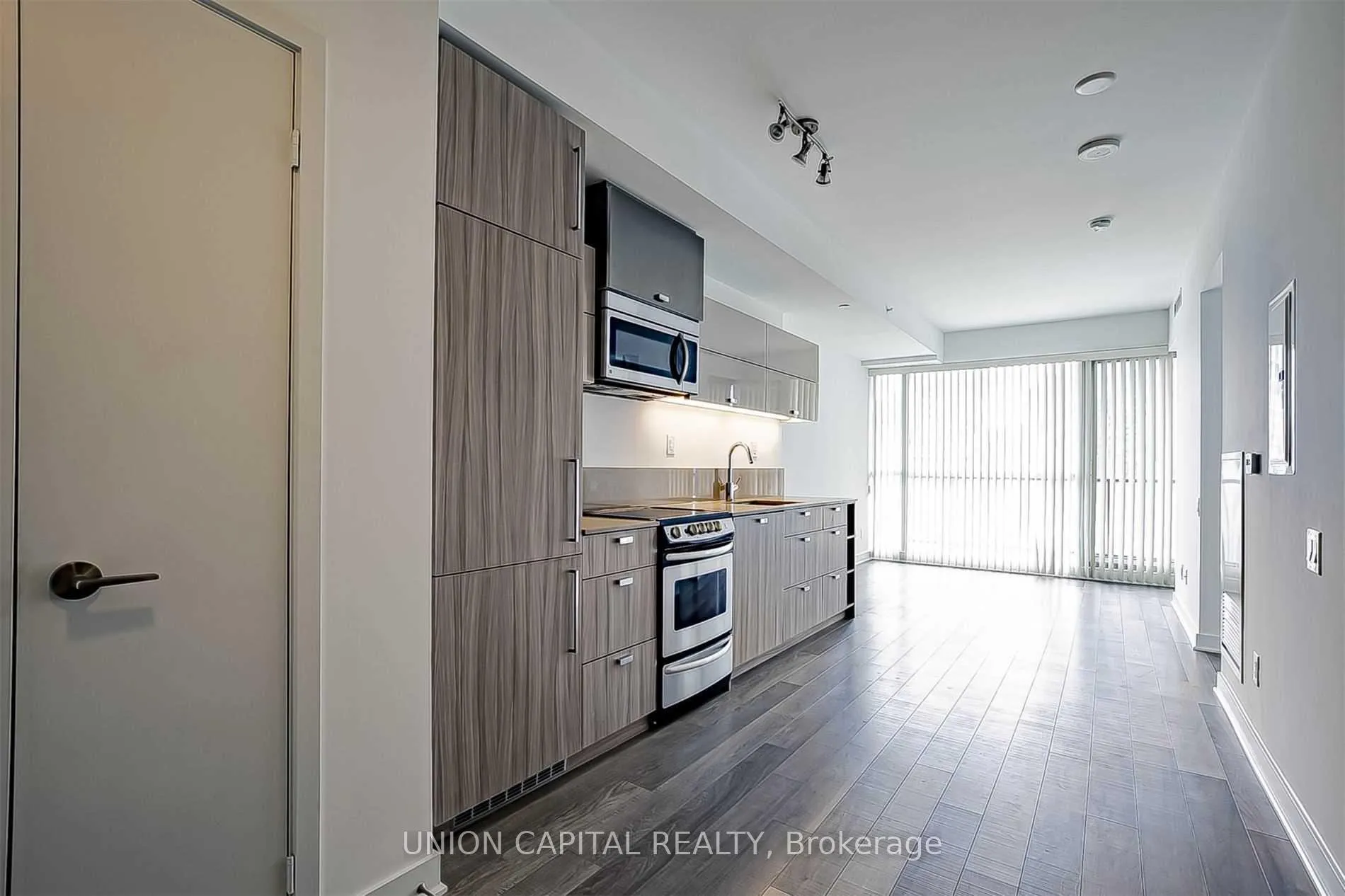 Photo 3 of Unit 2406, 290 Adelaide Street W, Toronto, Waterfront Communities — HOMEH
