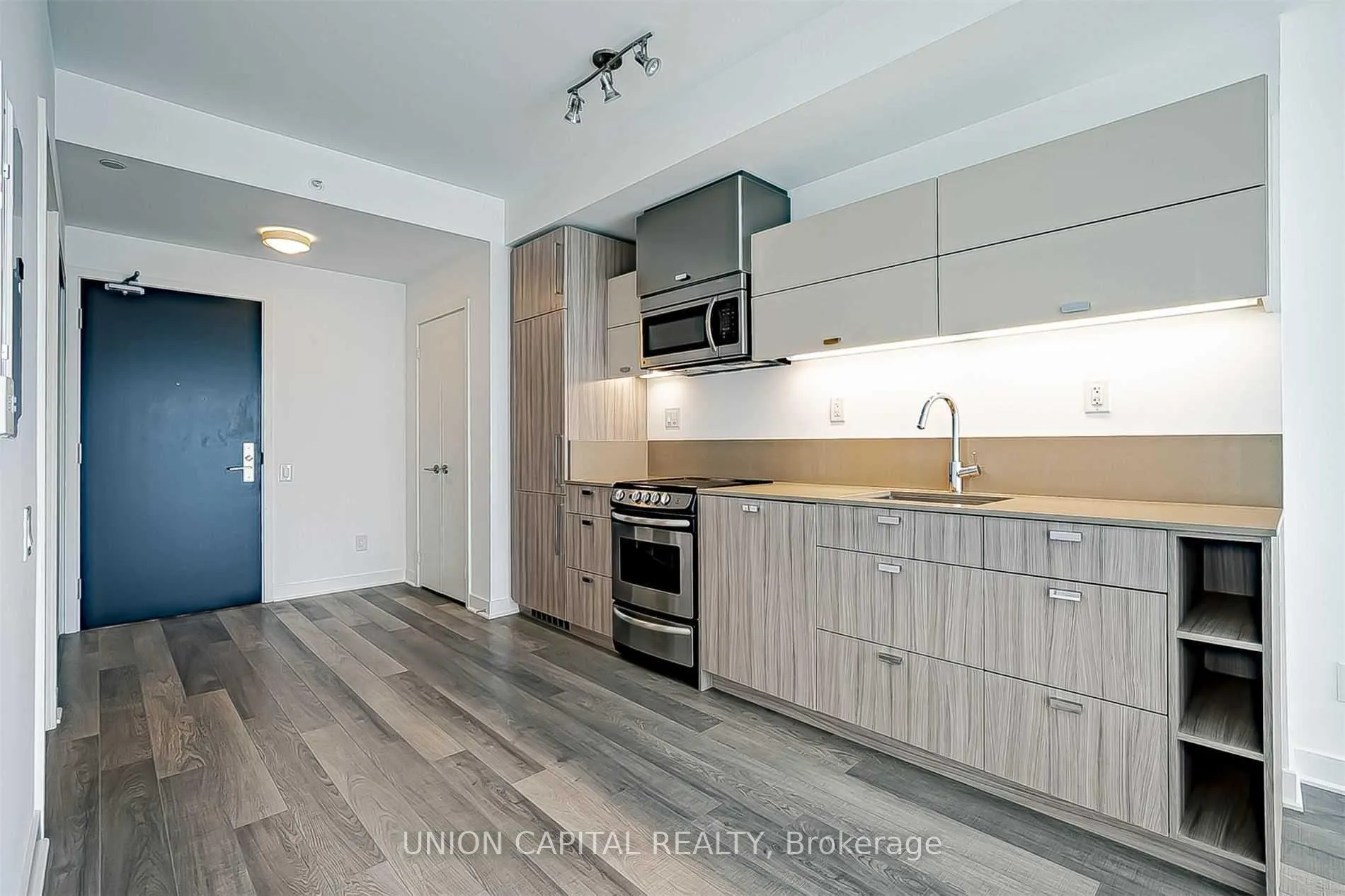 Photo 4 of Unit 2406, 290 Adelaide Street W, Toronto, Waterfront Communities — HOMEH