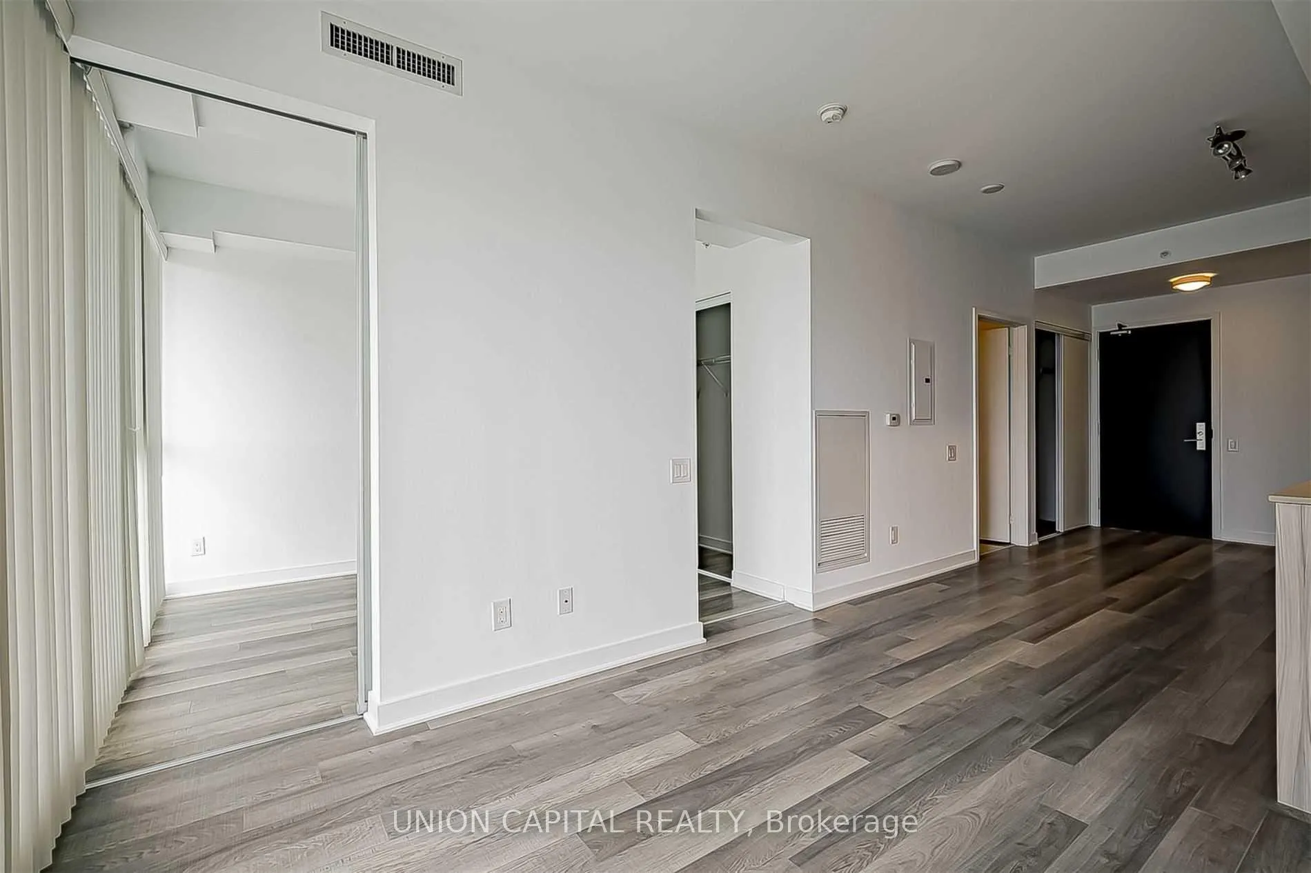 Photo 9 of Unit 2406, 290 Adelaide Street W, Toronto, Waterfront Communities — HOMEH