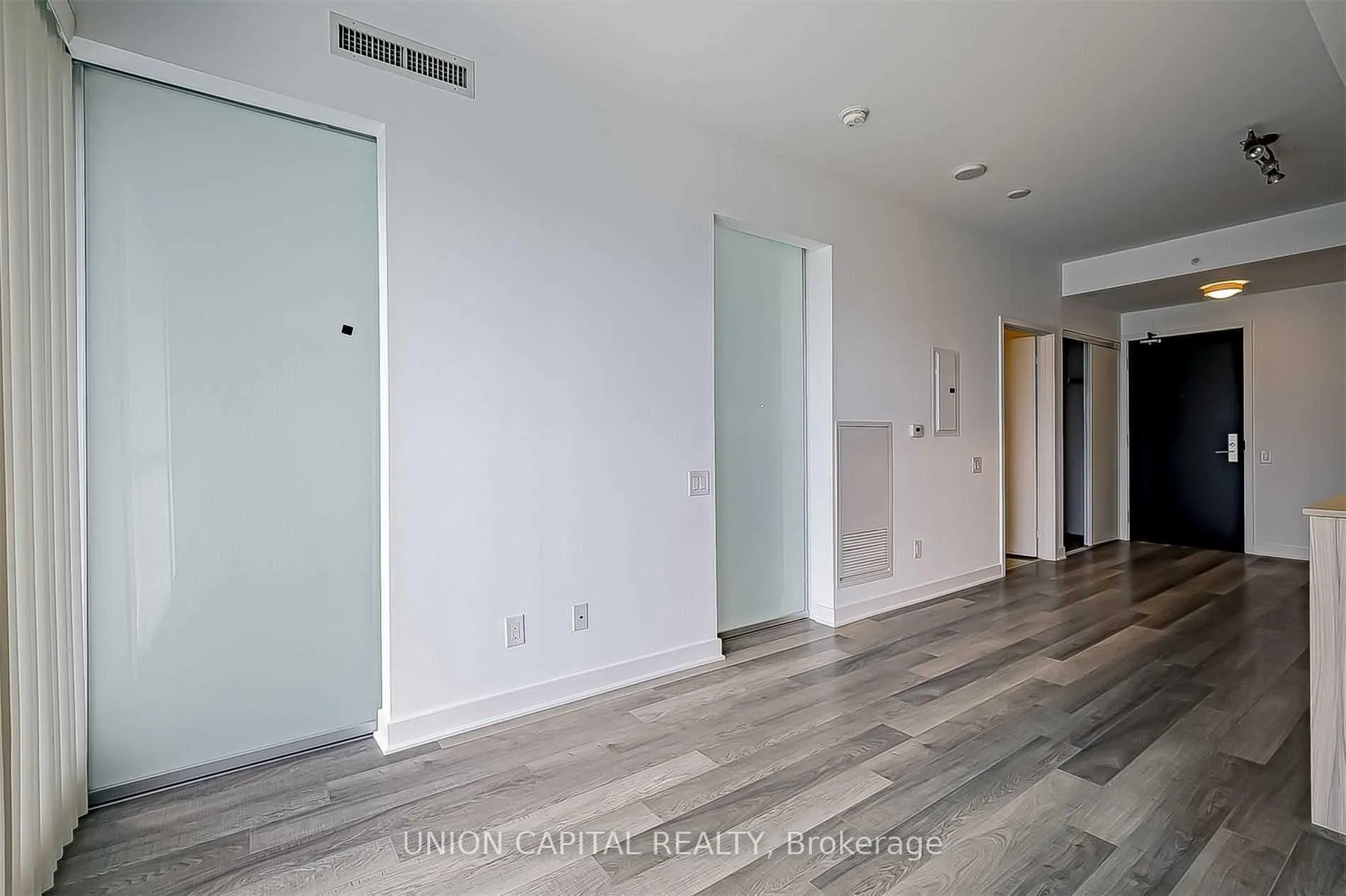 Photo 10 of Unit 2406, 290 Adelaide Street W, Toronto, Waterfront Communities — HOMEH