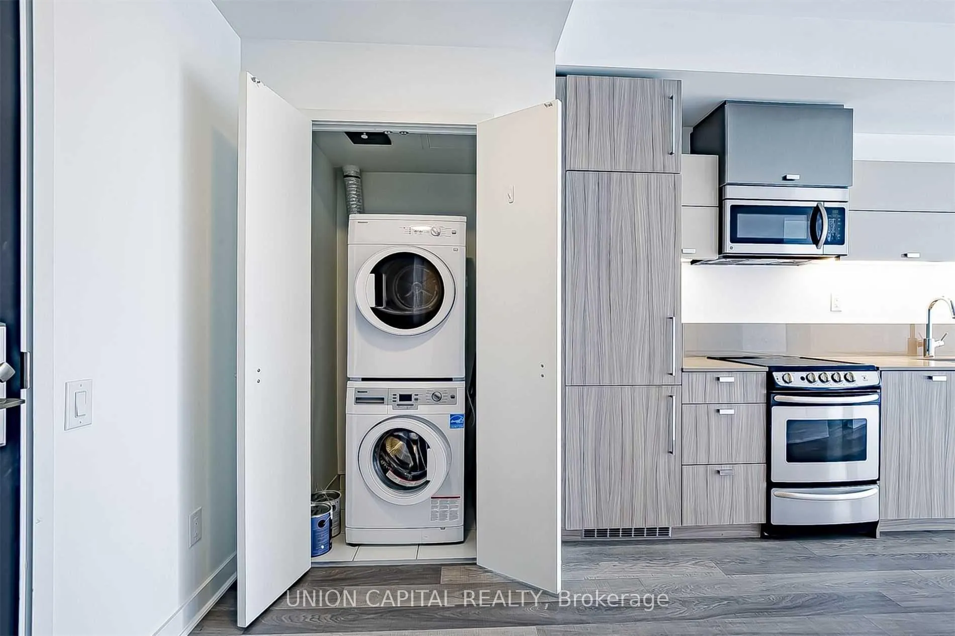 Photo 11 of Unit 2406, 290 Adelaide Street W, Toronto, Waterfront Communities — HOMEH