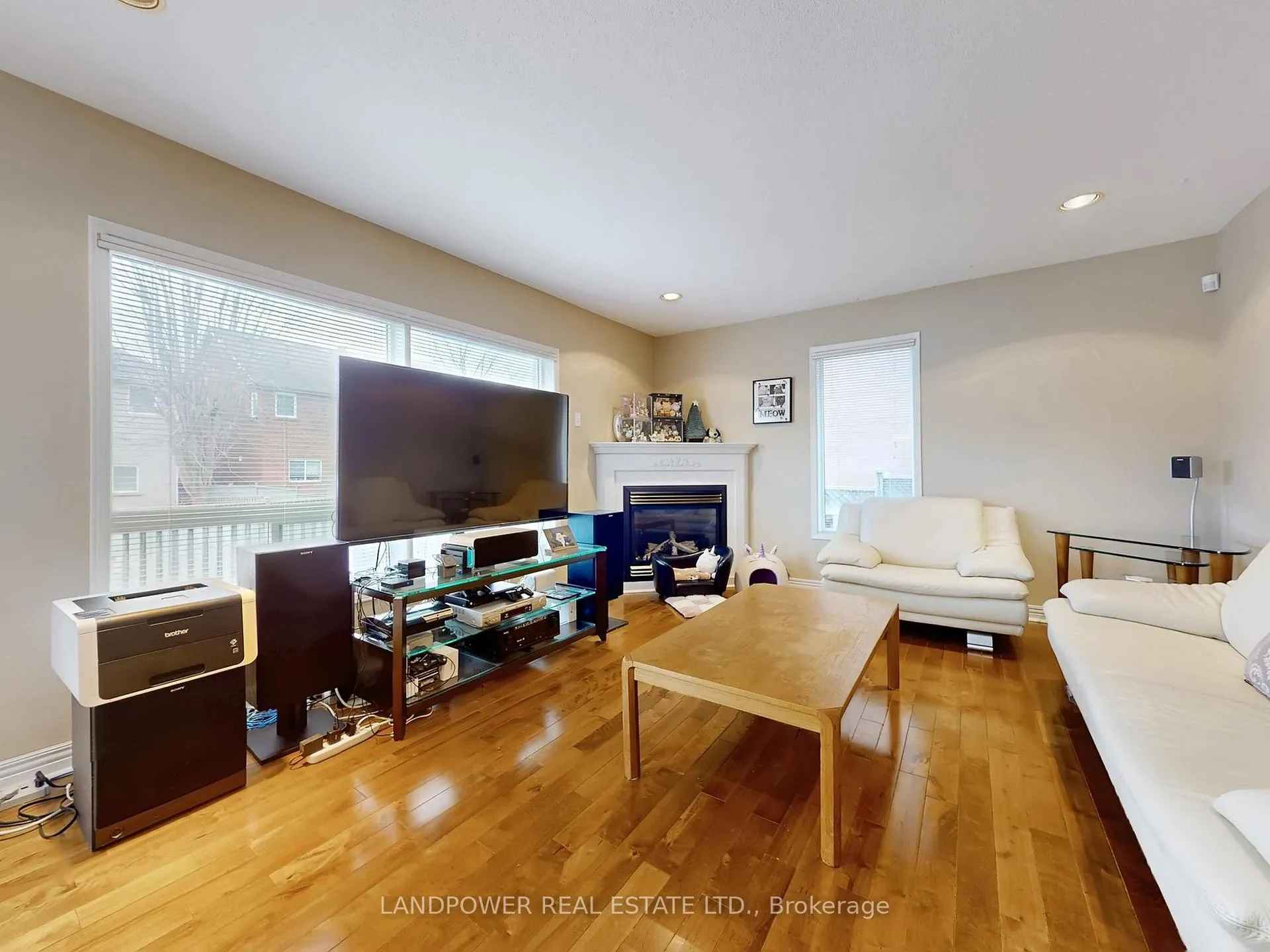Photo 8 of 82 Littleleaf Crescent, Markham, Legacy — HOMEH