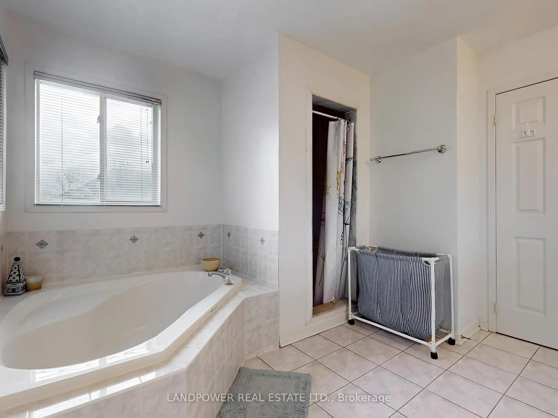Photo 27 of 82 Littleleaf Crescent, Markham, Legacy — HOMEH