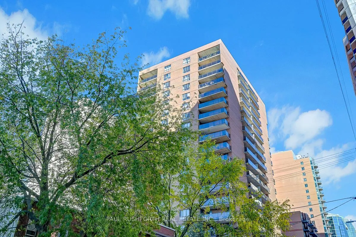 Front of Unit 1703, 475 Laurier Avenue W