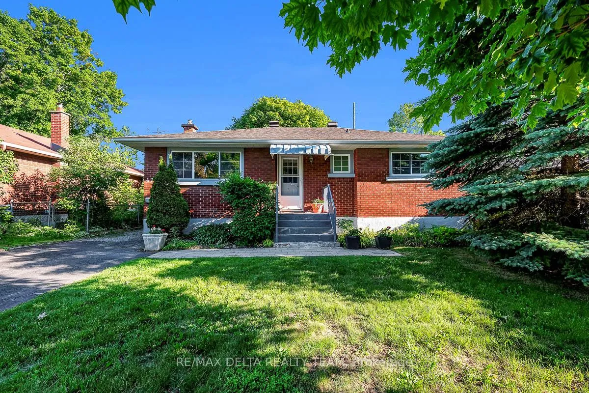 Photo 3 of 478 Lawson Avenue, Ottawa, Overbrook/Castle Heights — HOMEH