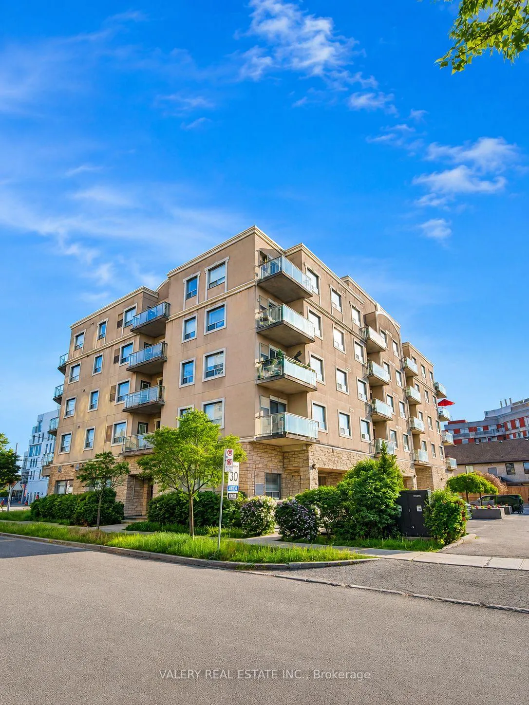 Front of Unit 402, 778 Sheppard Avenue W