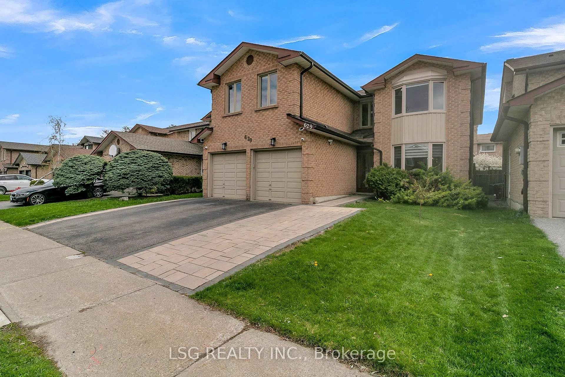 Photo 2 of 629 York Hill Boulevard, Vaughan, Crestwood-Springfarm-Yorkhill — HOMEH