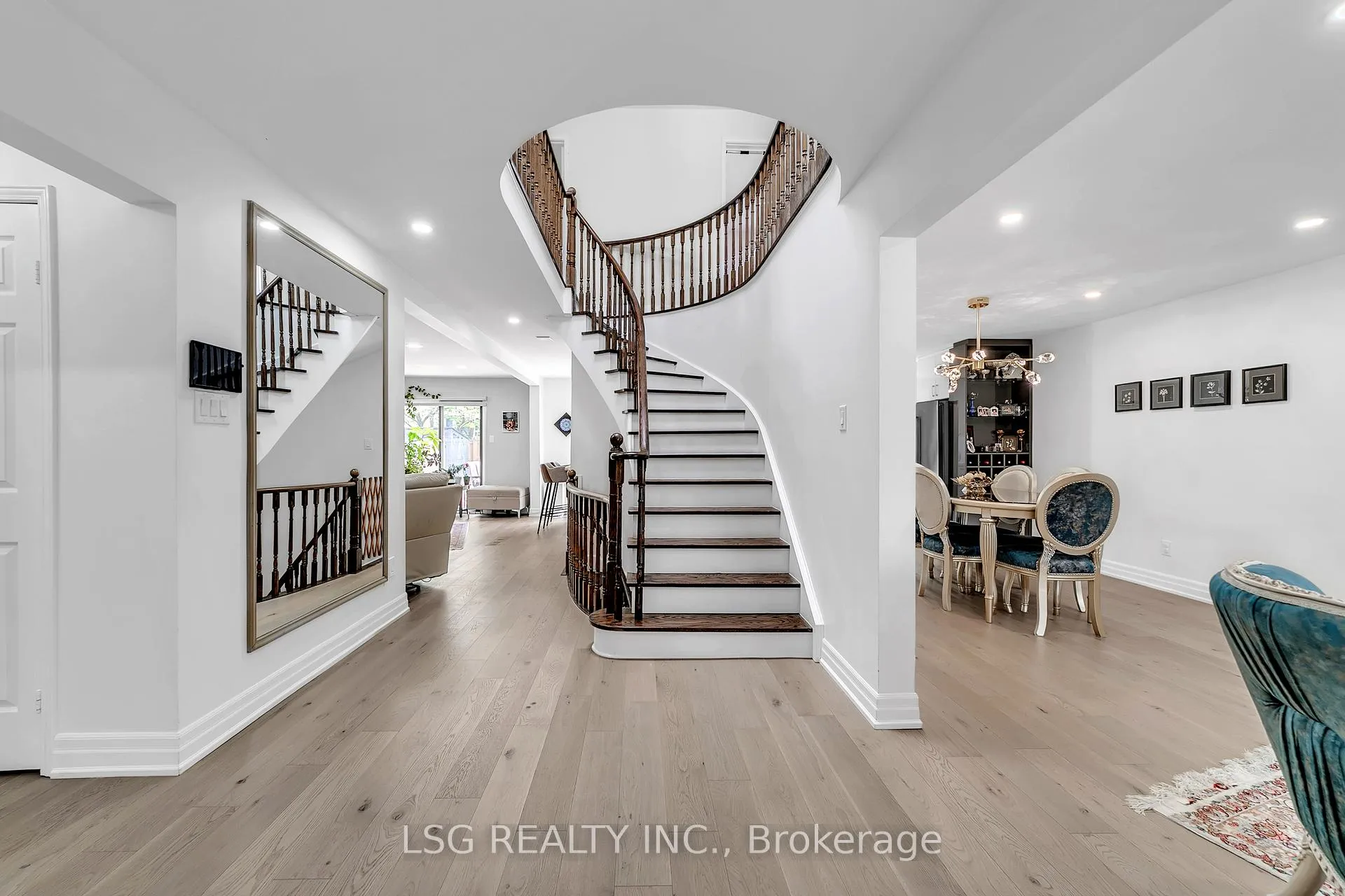 Photo 3 of 629 York Hill Boulevard, Vaughan, Crestwood-Springfarm-Yorkhill — HOMEH