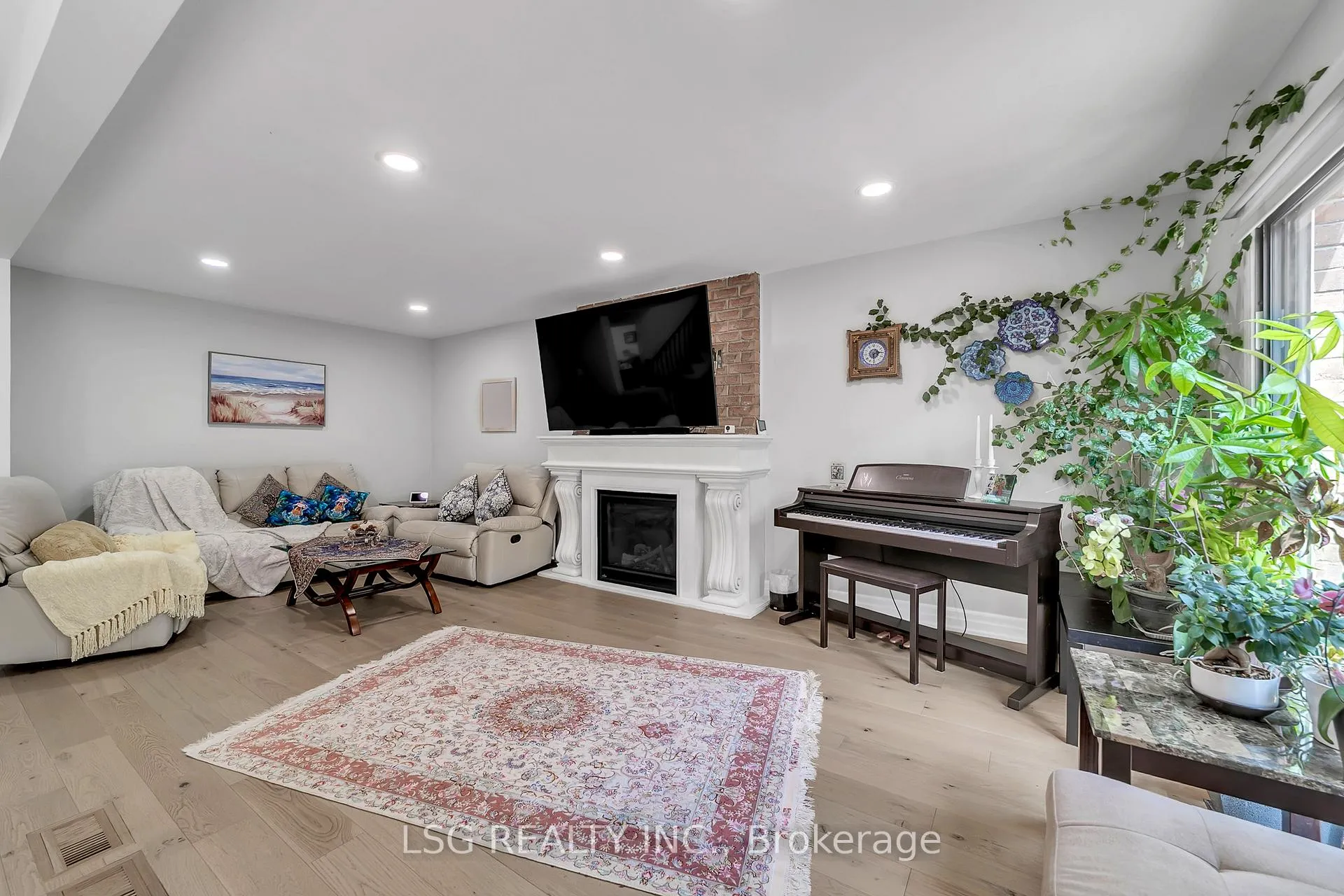 Photo 4 of 629 York Hill Boulevard, Vaughan, Crestwood-Springfarm-Yorkhill — HOMEH