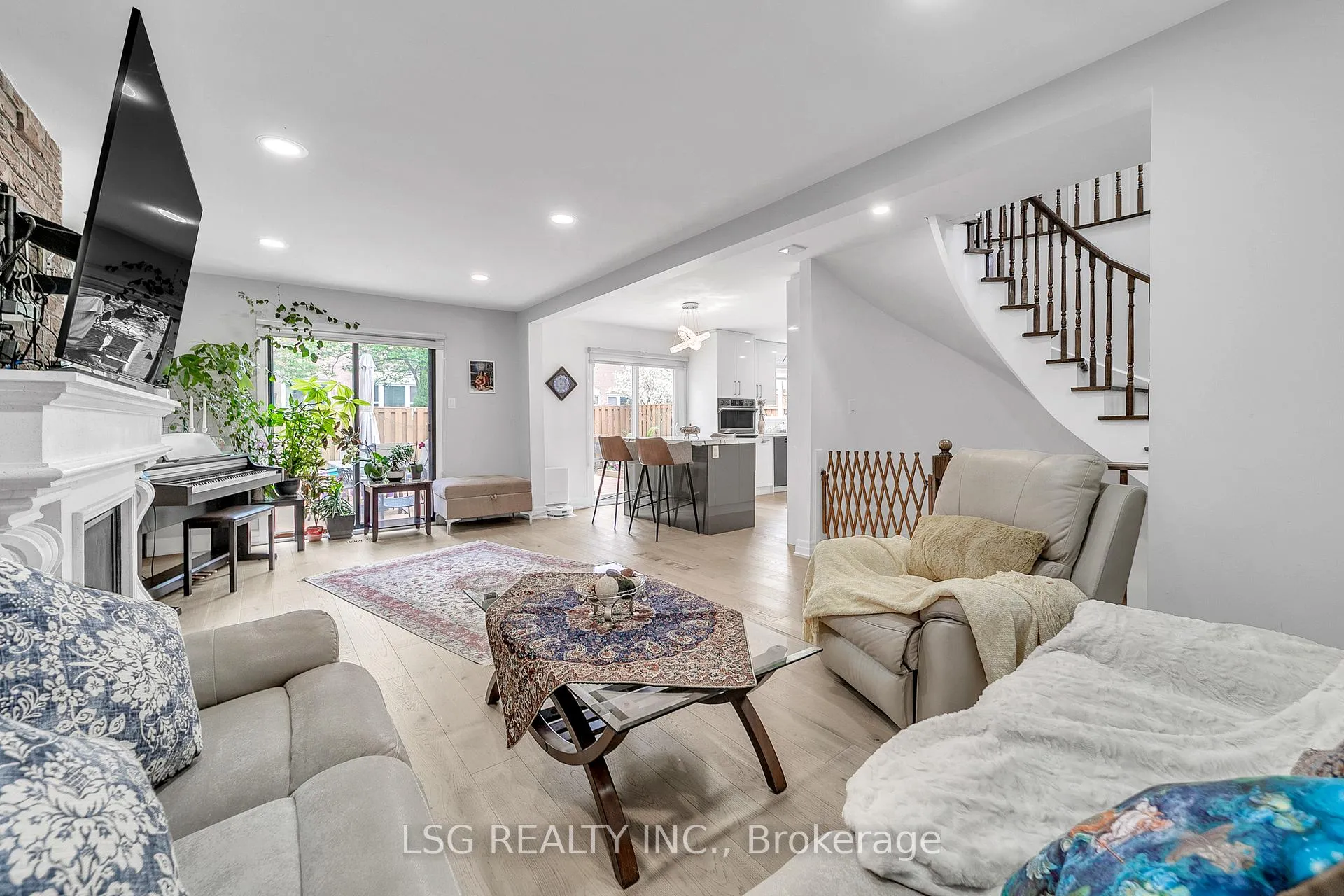 Photo 6 of 629 York Hill Boulevard, Vaughan, Crestwood-Springfarm-Yorkhill — HOMEH