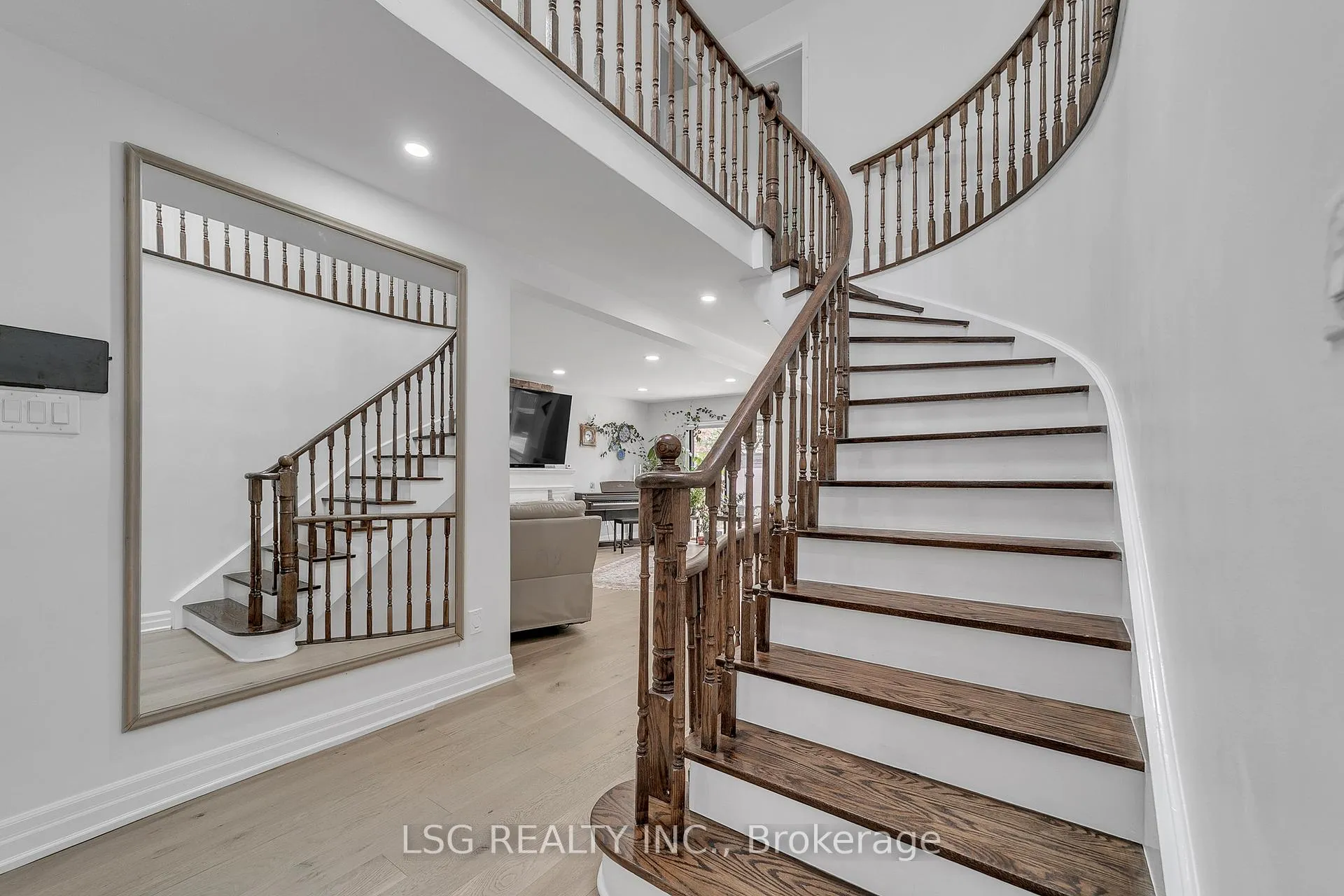 Photo 17 of 629 York Hill Boulevard, Vaughan, Crestwood-Springfarm-Yorkhill — HOMEH