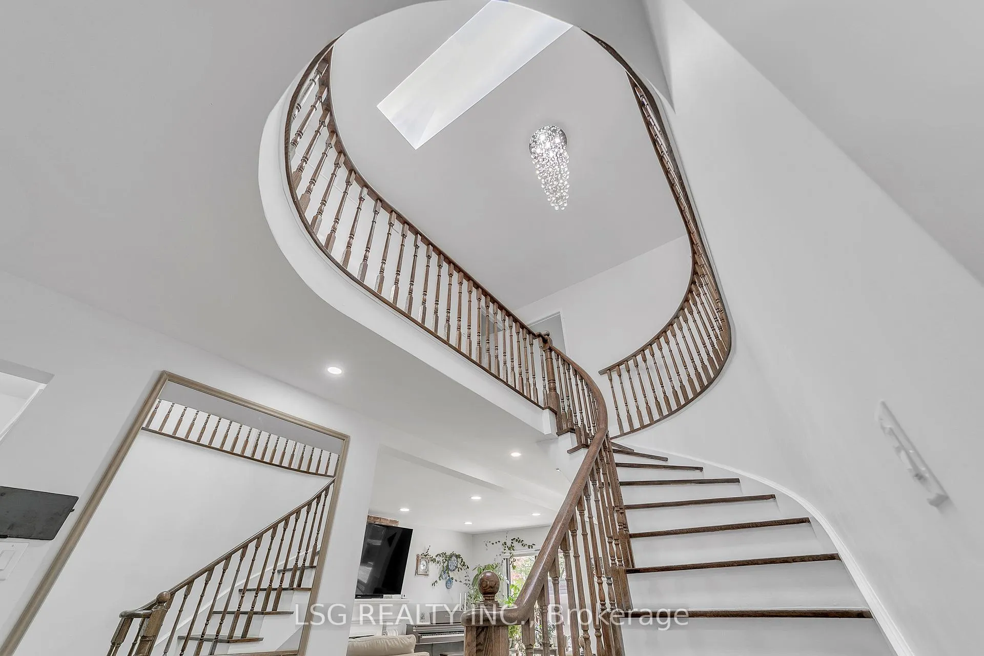 Photo 18 of 629 York Hill Boulevard, Vaughan, Crestwood-Springfarm-Yorkhill — HOMEH