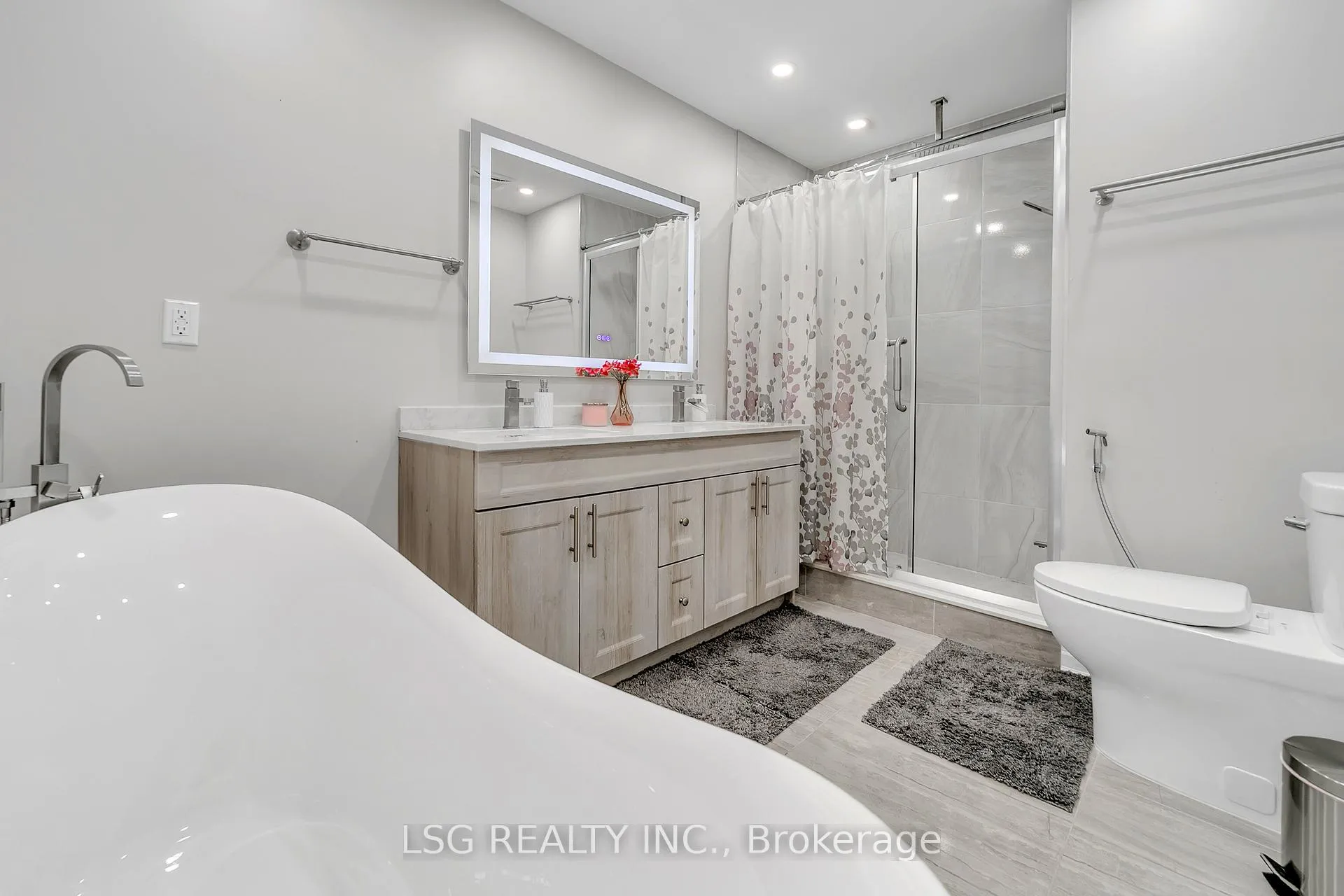 Photo 21 of 629 York Hill Boulevard, Vaughan, Crestwood-Springfarm-Yorkhill — HOMEH