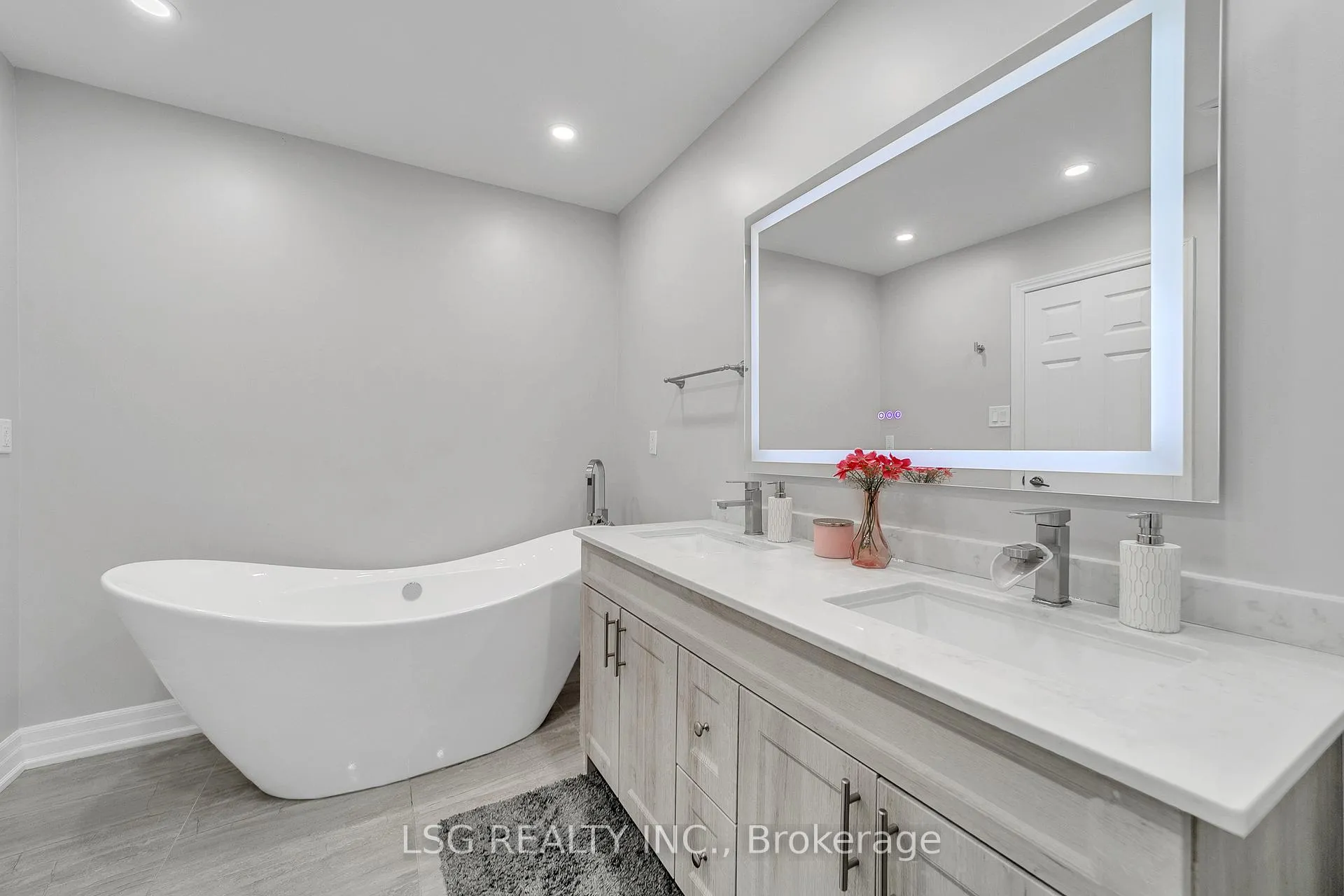 Photo 22 of 629 York Hill Boulevard, Vaughan, Crestwood-Springfarm-Yorkhill — HOMEH